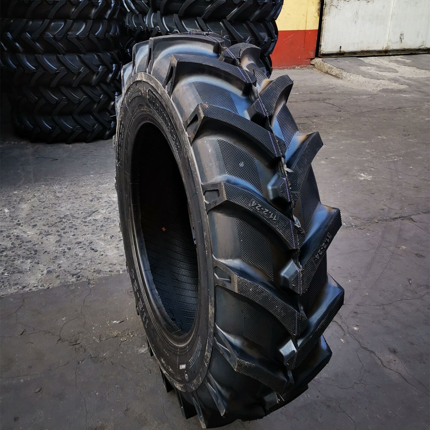 Factory High Quality Tractor Tires 14.9-30 14.9-28 14.9-24 13.6-24 13.6-28 R1 R2 Agricultural Tires for Farming