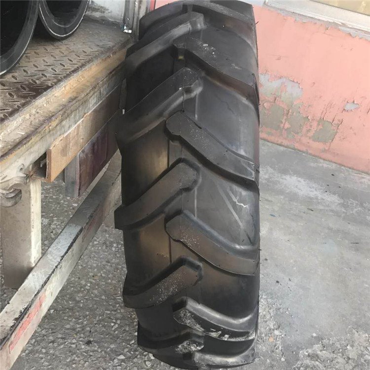 14.9- 24 14.9-26 14.9-28 14.9-30 Tractor Tyre R-1 Pattern for Agricultural Short-distance Transport in Farm