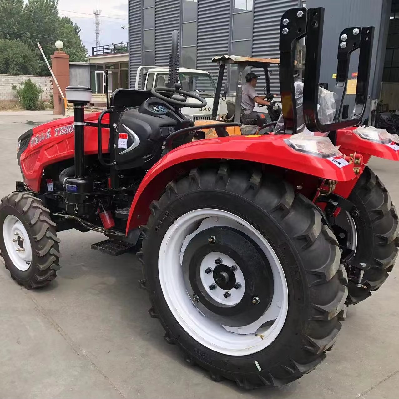 70 80 90HP High Horsepower Mountain and Hilly Land Reclamation Four-wheel Tractor Agricultural Wheel Tractor Wholesale