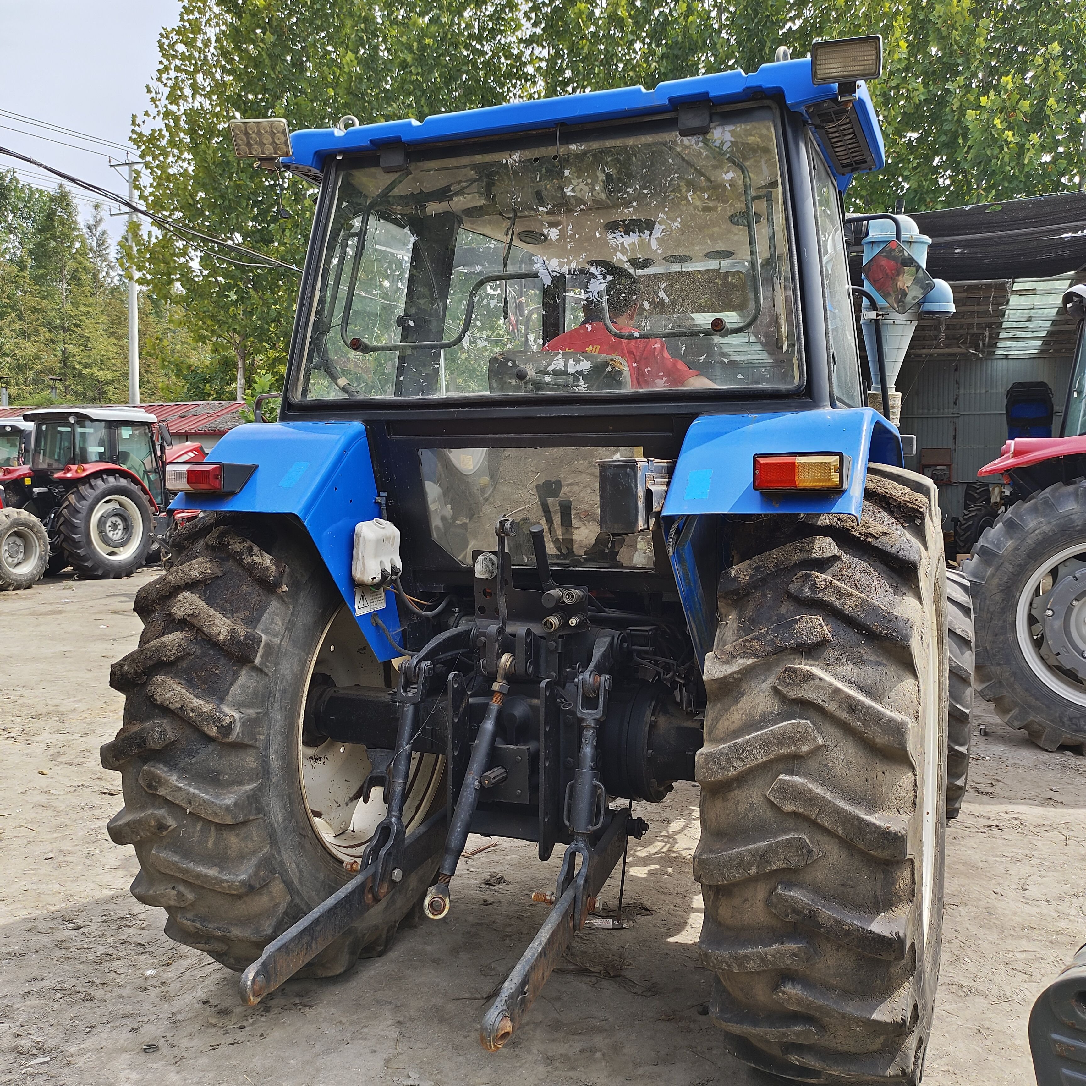Customized Used 100hp New Holland Mini Tractor Farm Wheel Tractor for Sale