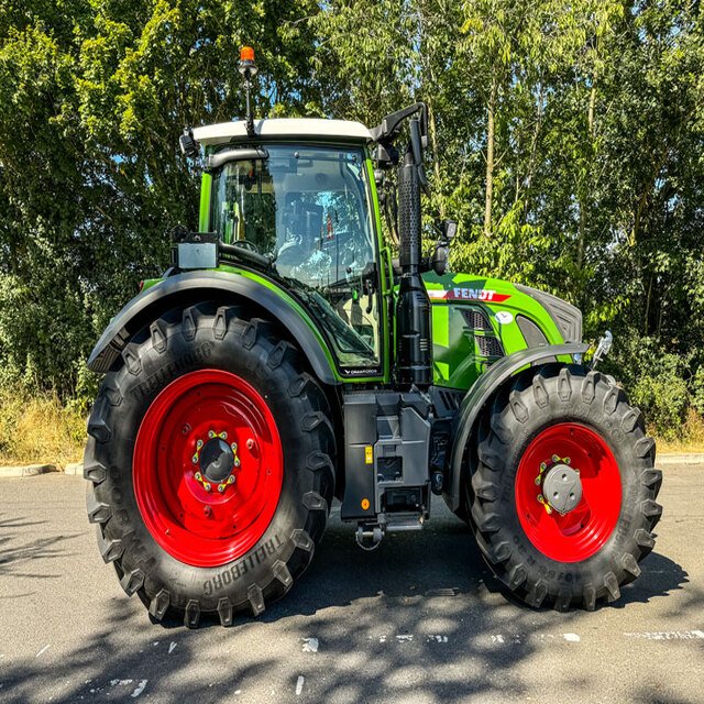 Multifunctional Fendt 20HP-130HP 4WD Agricultural Tractors 100HP Rated Power 15HP-30HP Variety for Sale