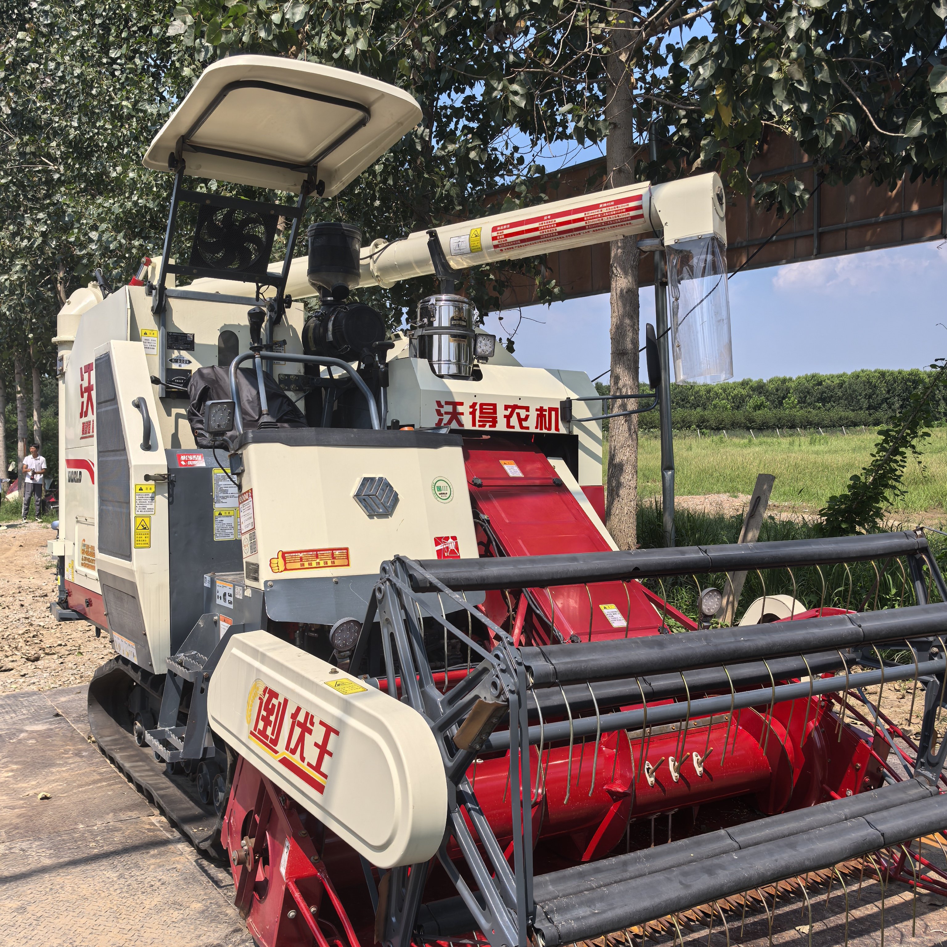 World 125hp 4lz-7.0 Wheat Rice Combine Harvester for Sale World Harvester Machine 125 Hp 2200 Working Width