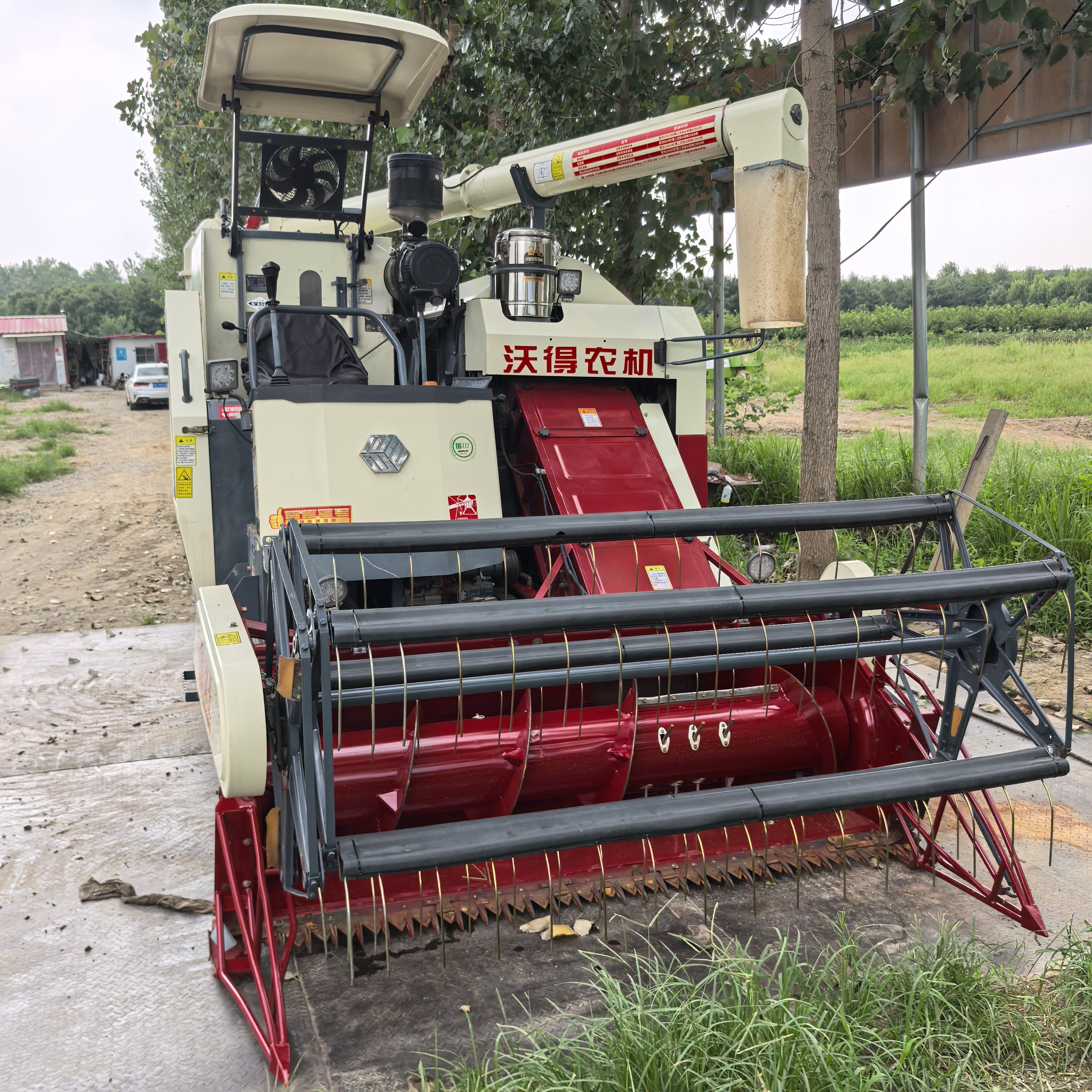 World 125hp 4lz-7.0 Wheat Rice Combine Harvester for Sale World Harvester Machine 125 Hp 2200 Working Width