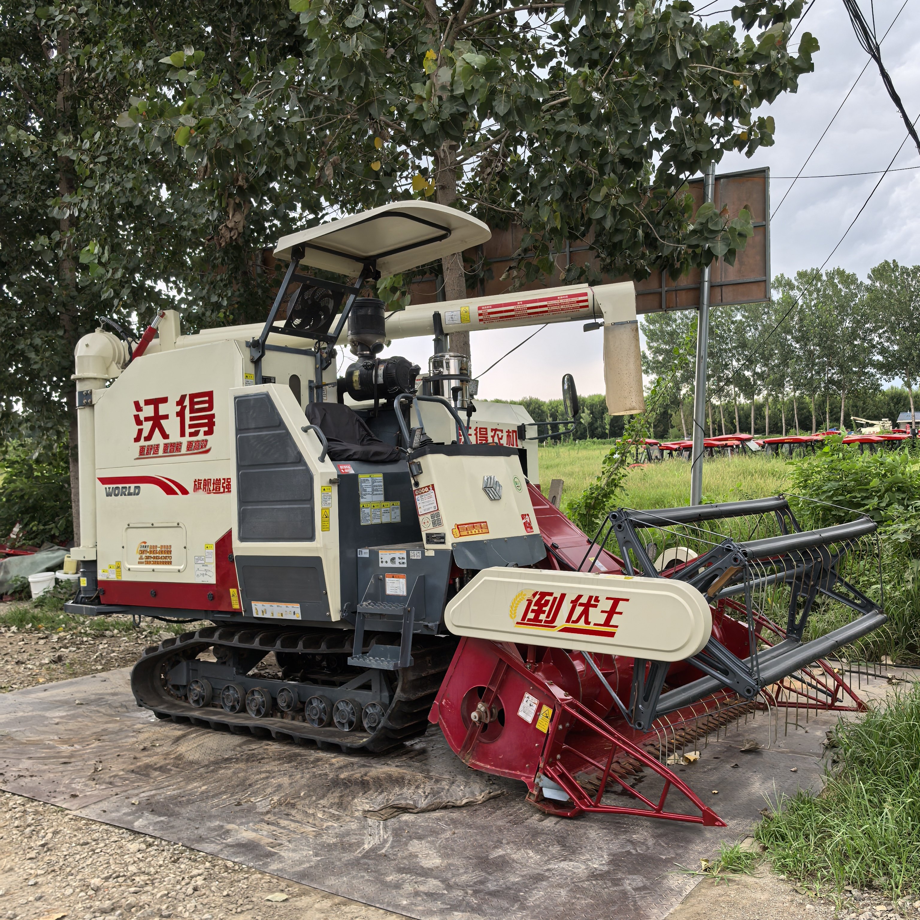 World 125hp 4lz-7.0 Wheat Rice Combine Harvester for Sale World Harvester Machine 125 Hp 2200 Working Width