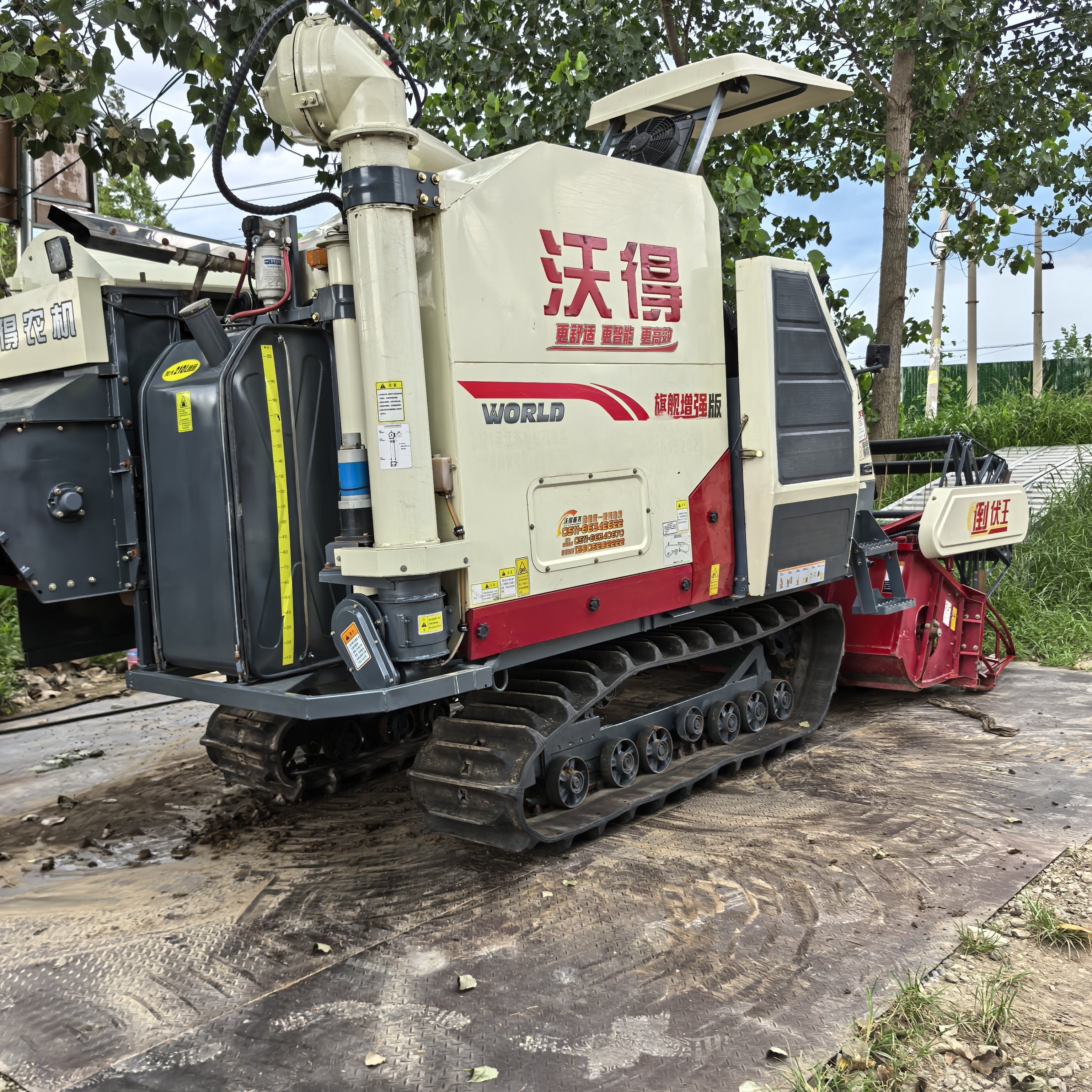 World 125hp 4lz-7.0 Wheat Rice Combine Harvester for Sale World Harvester Machine 125 Hp 2200 Working Width
