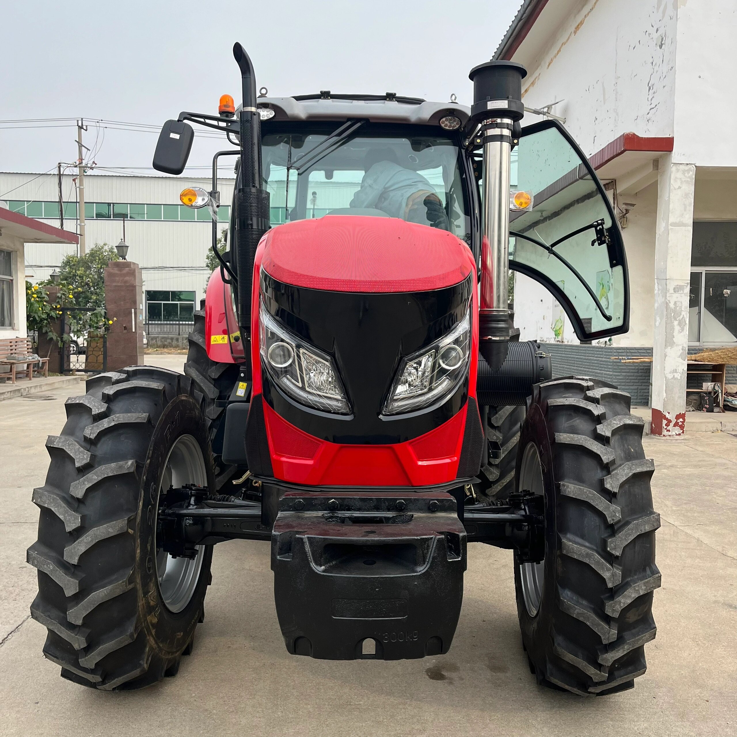 Hai Chuan High Quality and Low Price 200hp YTO Farm Tractor Tractors for Sale in China