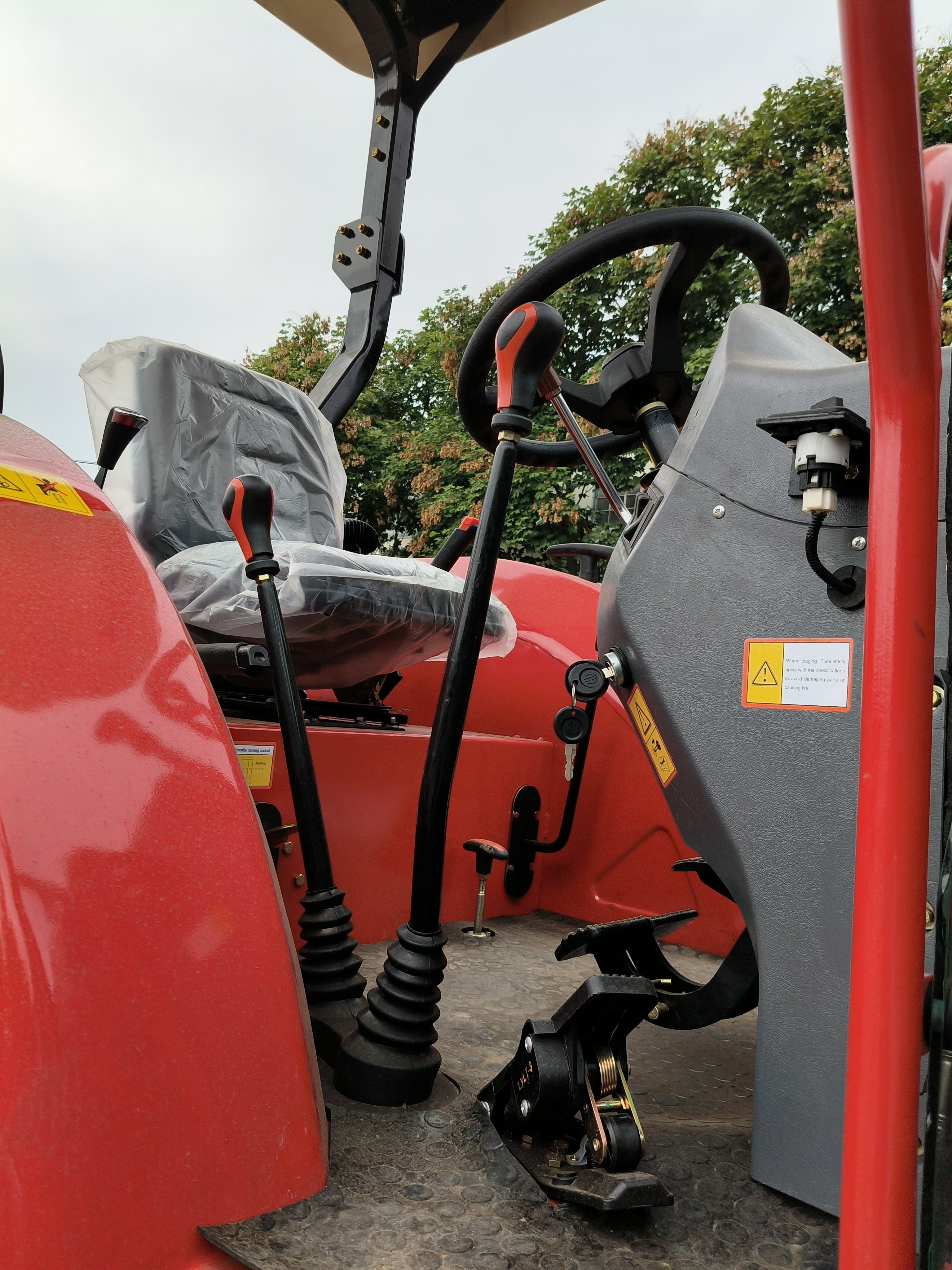 Agricultura 604 Wheeled Tractor Multifunctional Tillage Machine Plowing and Plowing Wheel Tractor Tire Type Rotary Tiller