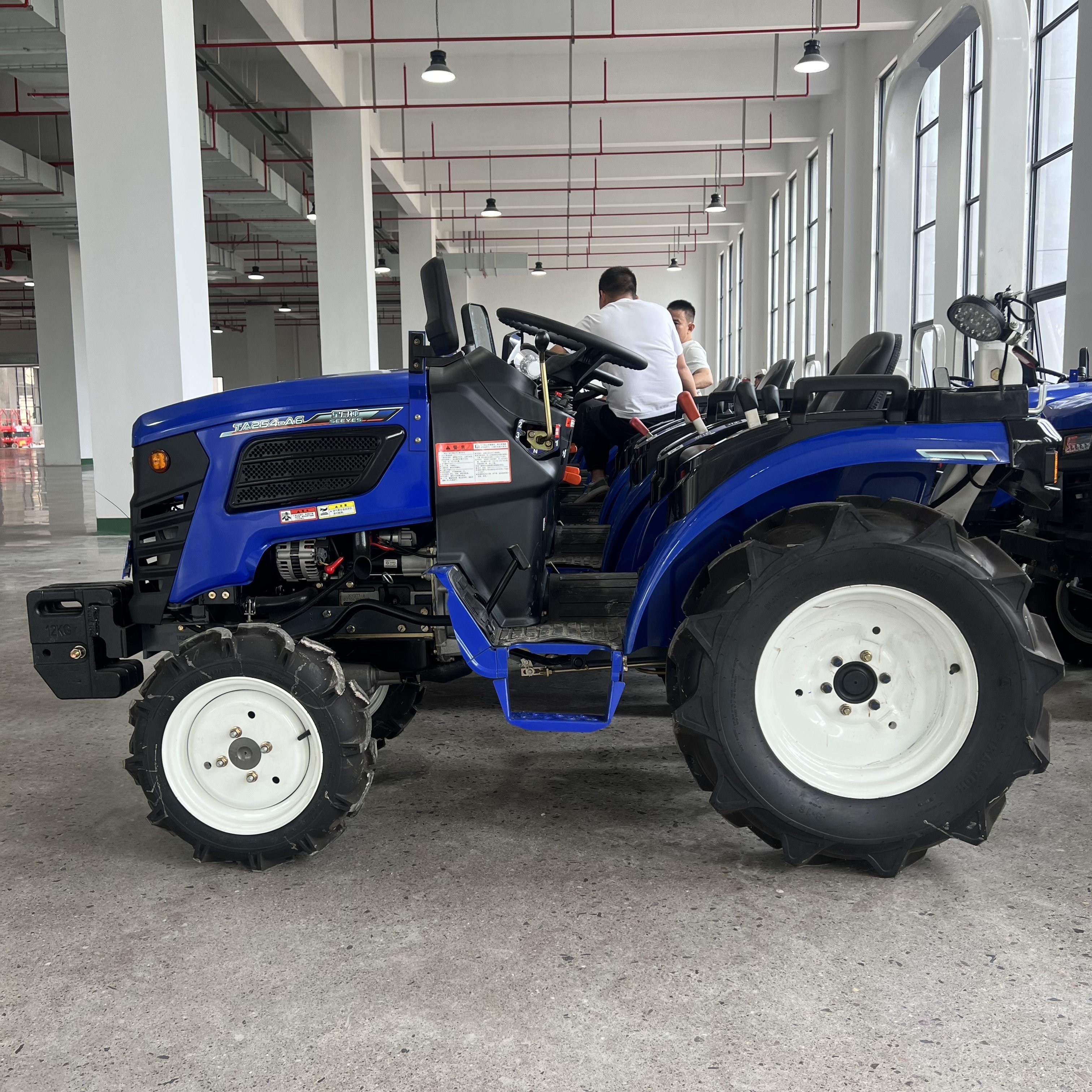 2024 Landwirtschaft Traktor 4wd Bauer Tractores 2023 Agricolas Kompakte Kleine Farm 4x4 Mini Landwirtschaft Traktoren