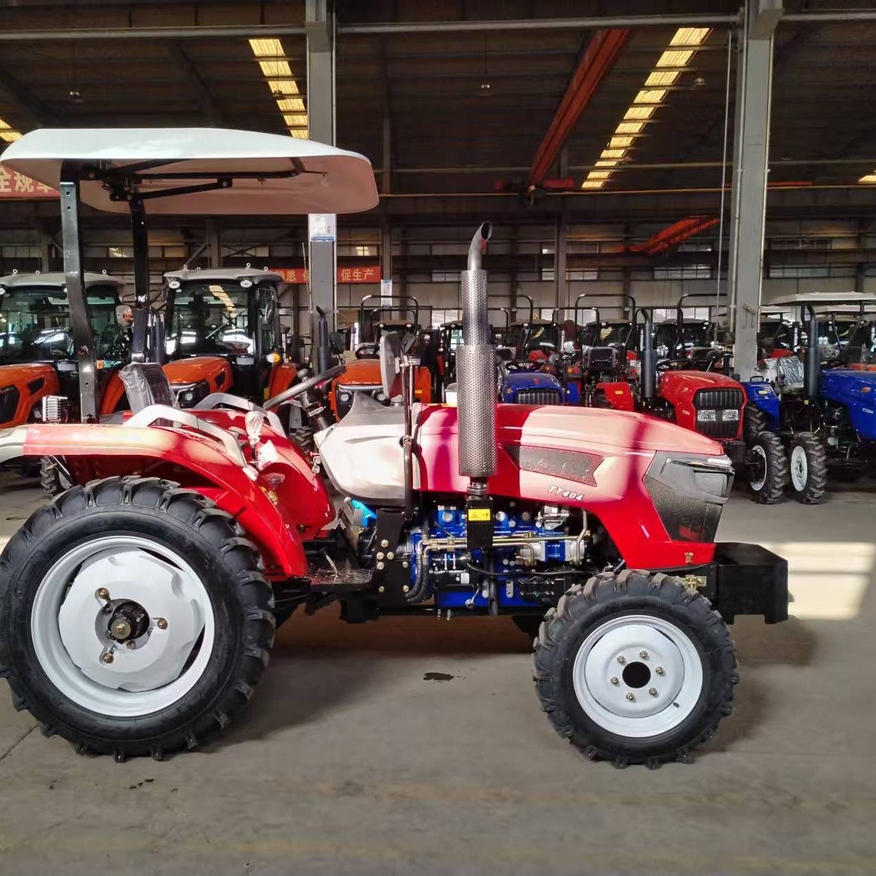 Japanese Engine Tractor With 70HP-200HP Rated Power for Home With 4WD Wheels