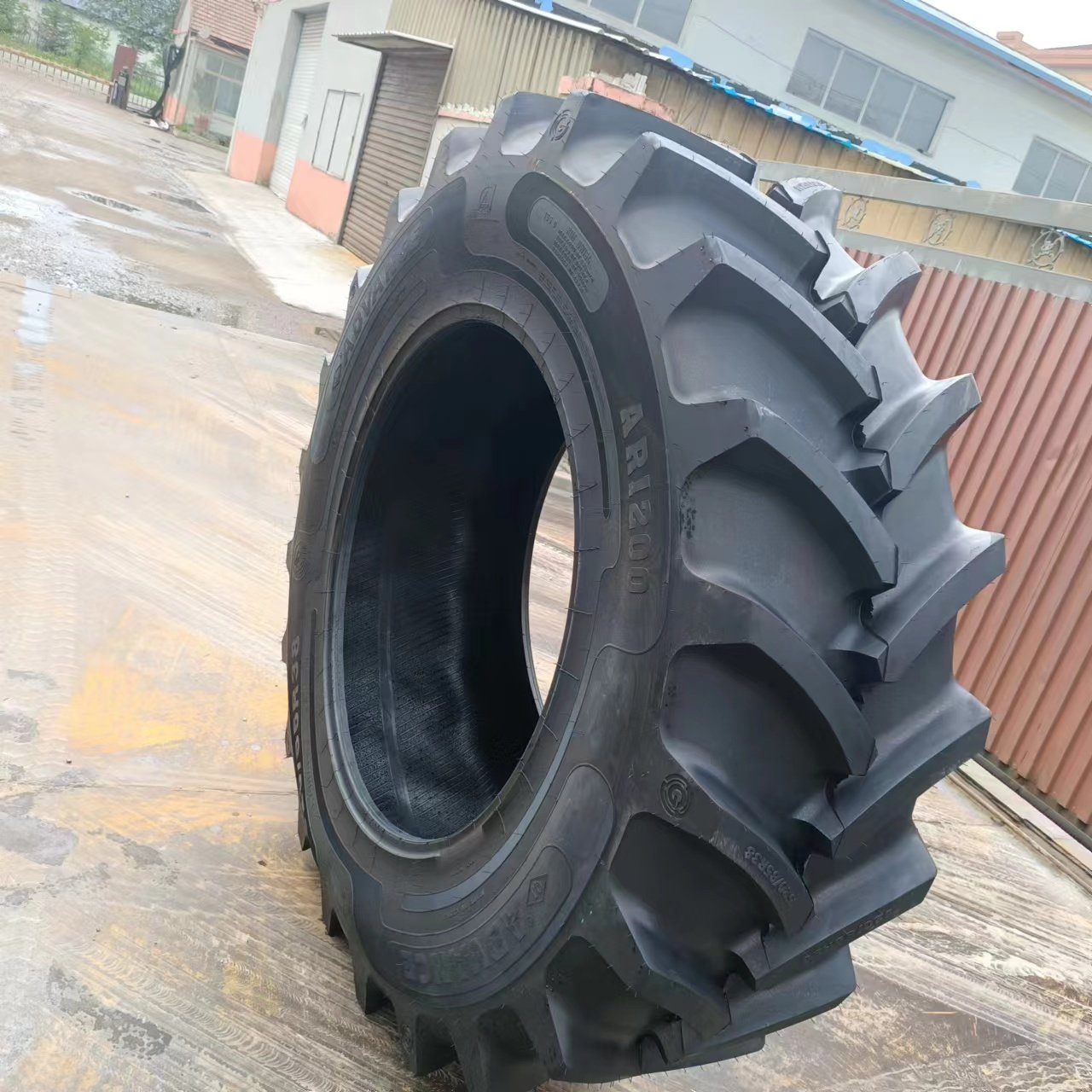 360 380/85r28 420 460 480/70R24 Wire Agricultural Tractor Radial Tyres 540/65r30r34 Radial Tractor Tyres520/85R38