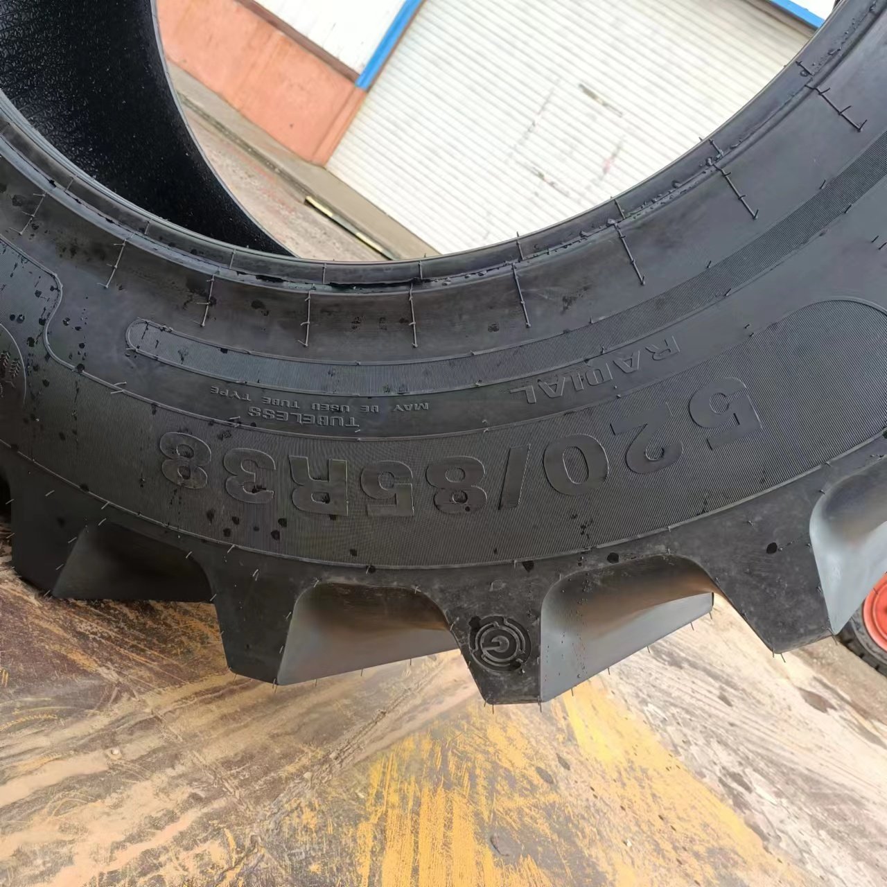 360 380/85r28 420 460 480/70R24 Wire Agricultural Tractor Radial Tyres 540/65r30r34 Radial Tractor Tyres520/85R38