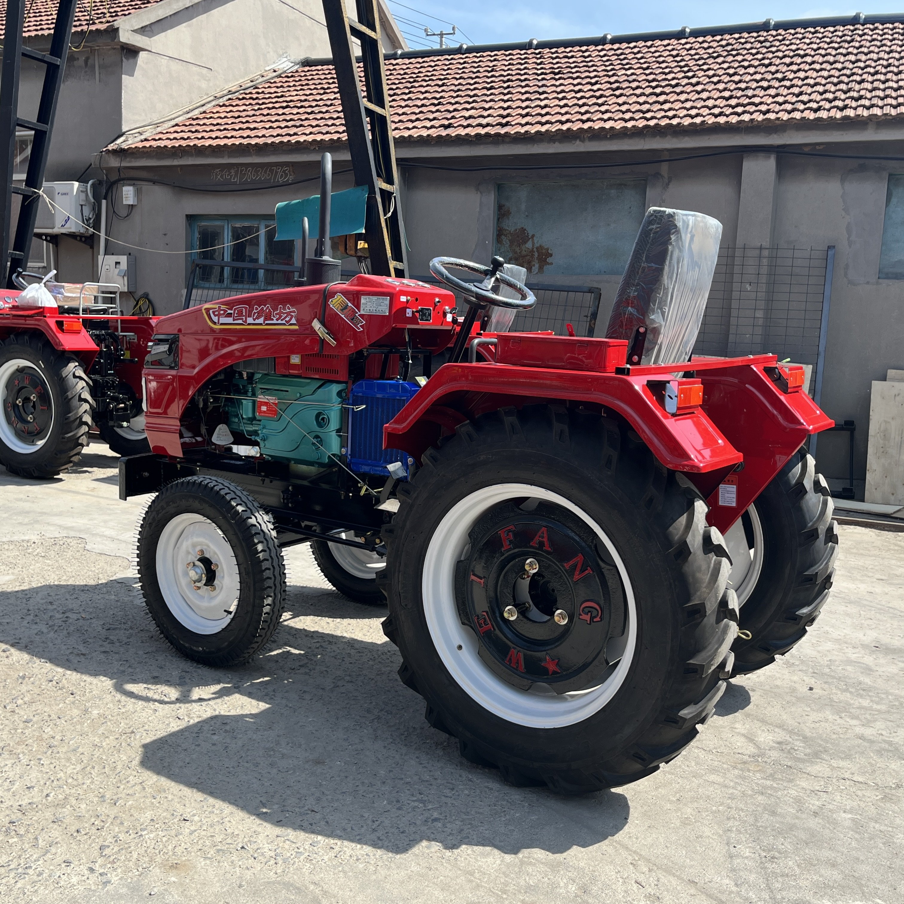 Factory Supply High Quality 32 Horsepower Tractor Four-wheel Drive Agricultural Tractor