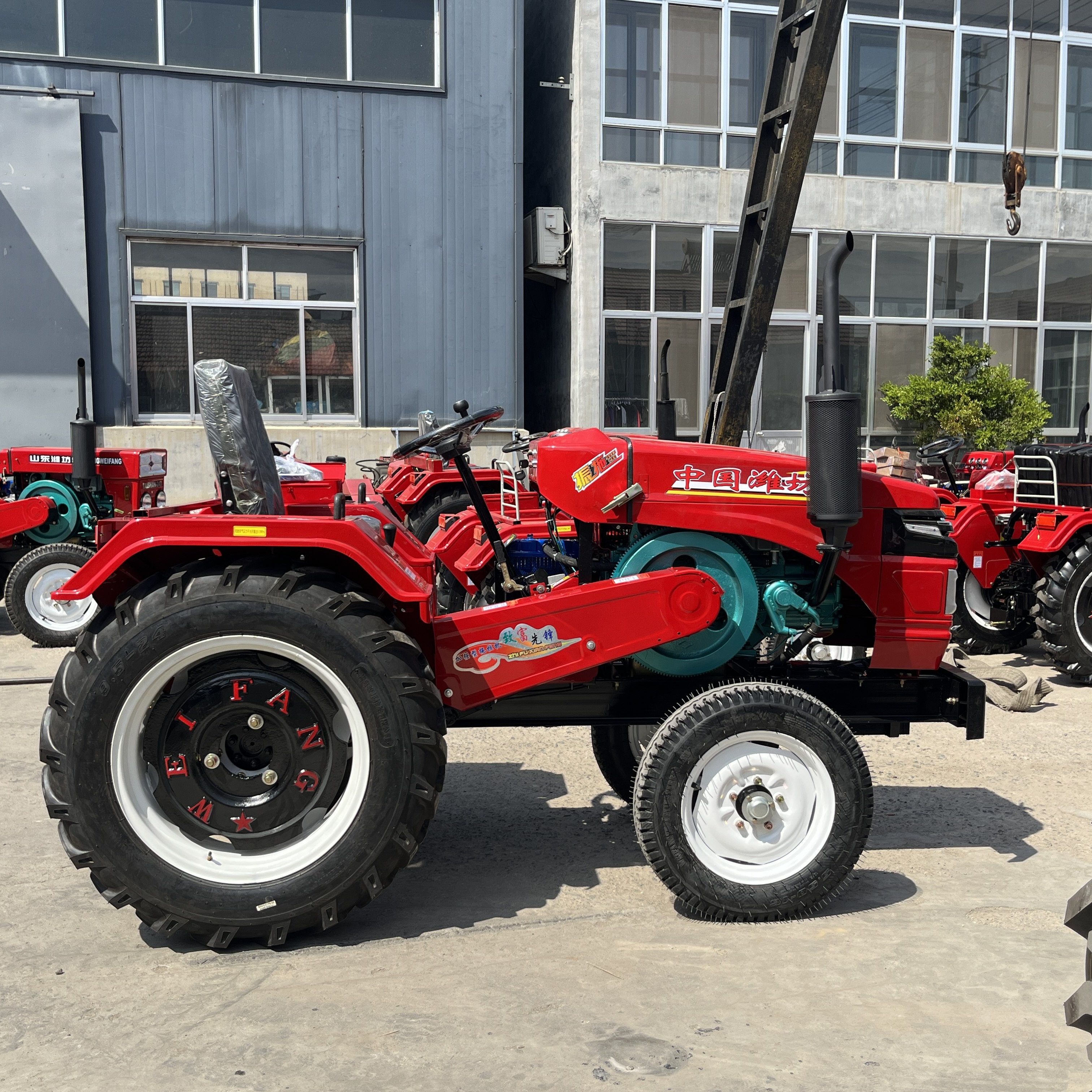 Factory Supply High Quality 32 Horsepower Tractor Four-wheel Drive Agricultural Tractor