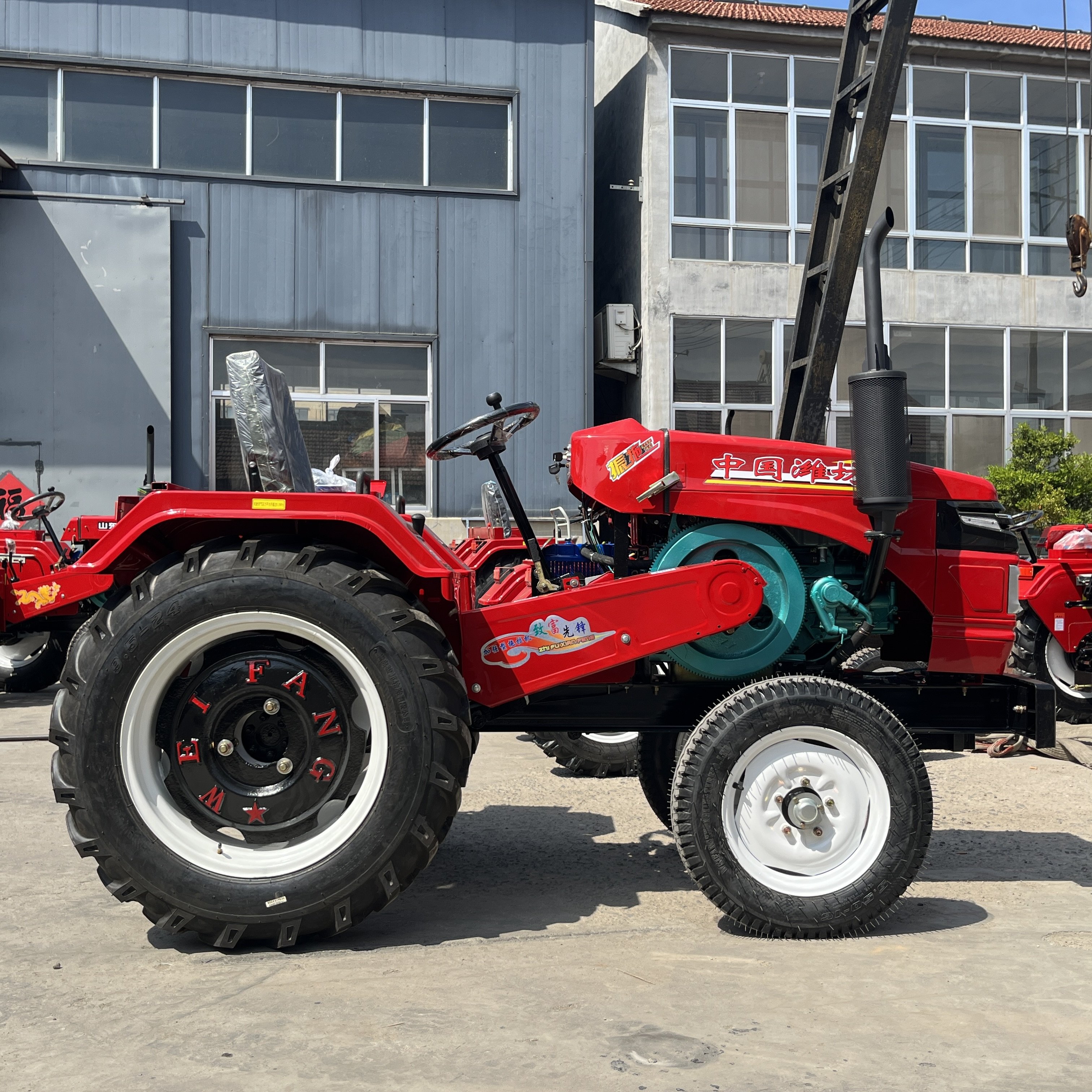Factory Supply High Quality 32 Horsepower Tractor Four-wheel Drive Agricultural Tractor