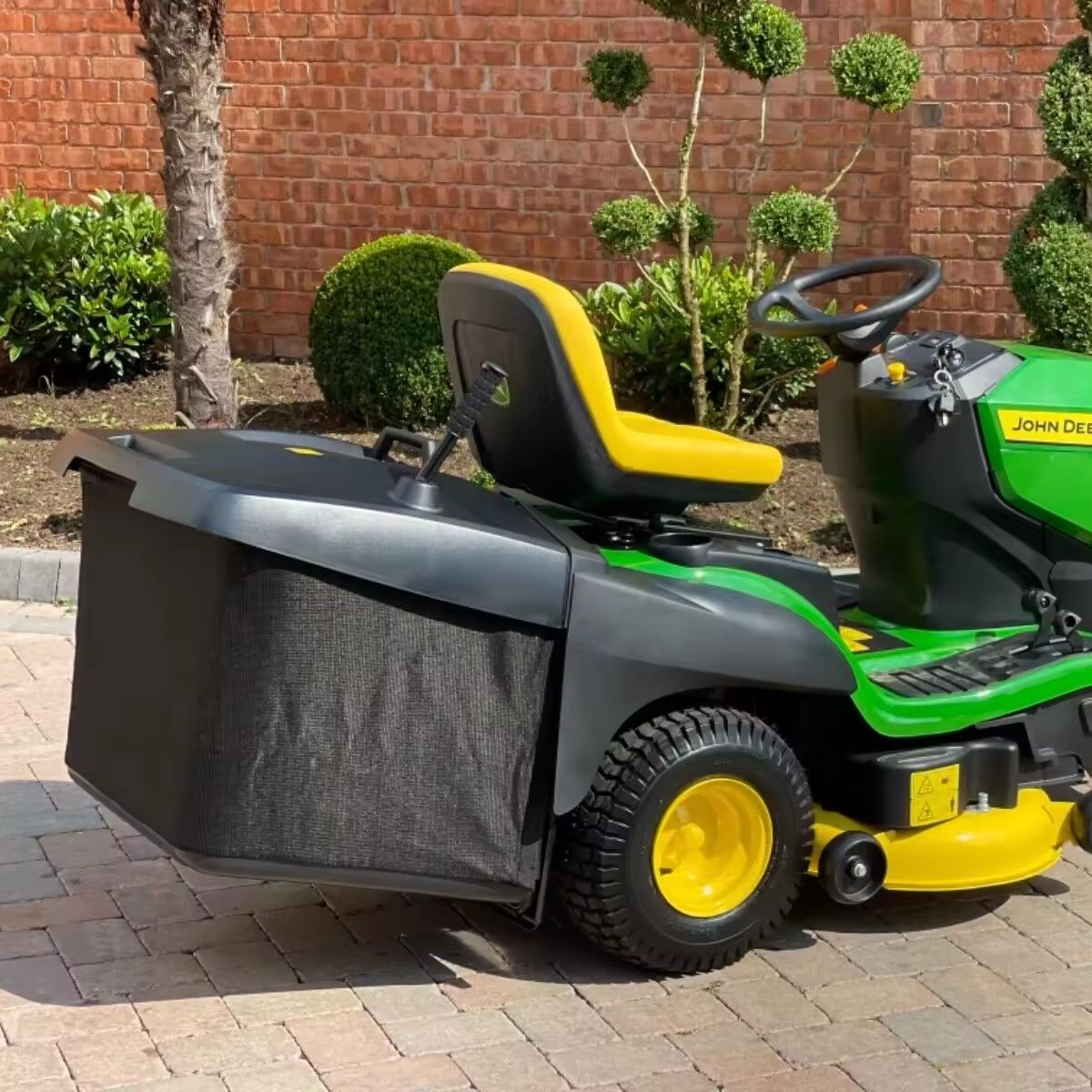 New Quality John Deer X165R Ride-On Mower Tractor for Garden Agricultural Machinery Riding Lawn Mower with 50inch Cutting Width