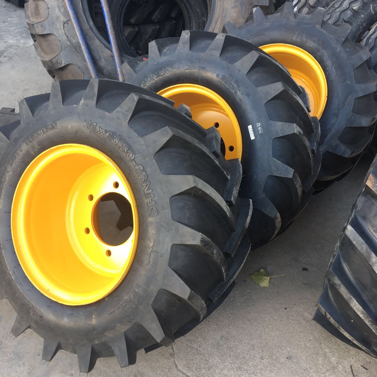 Made in China Turf Tire 31x15.50-15 Turf Tractor Tyres Tubeless Agriculture Tire 31*15.5-15