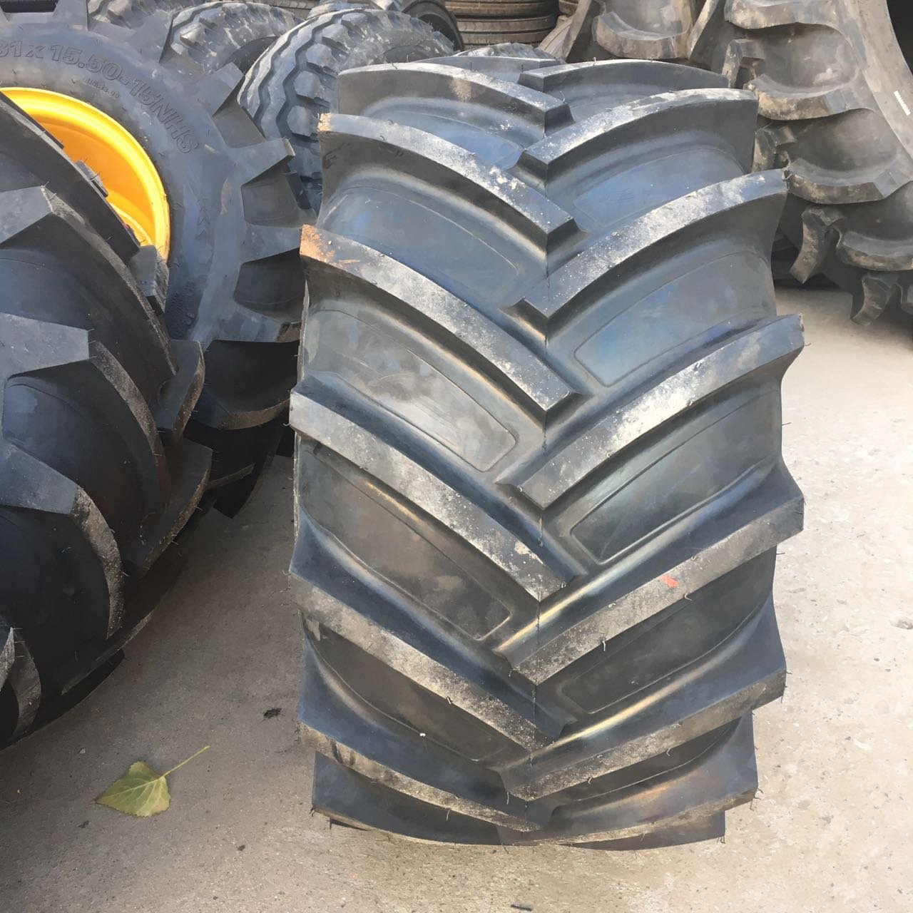 Made in China Turf Tire 31x15.50-15 Turf Tractor Tyres Tubeless Agriculture Tire 31*15.5-15