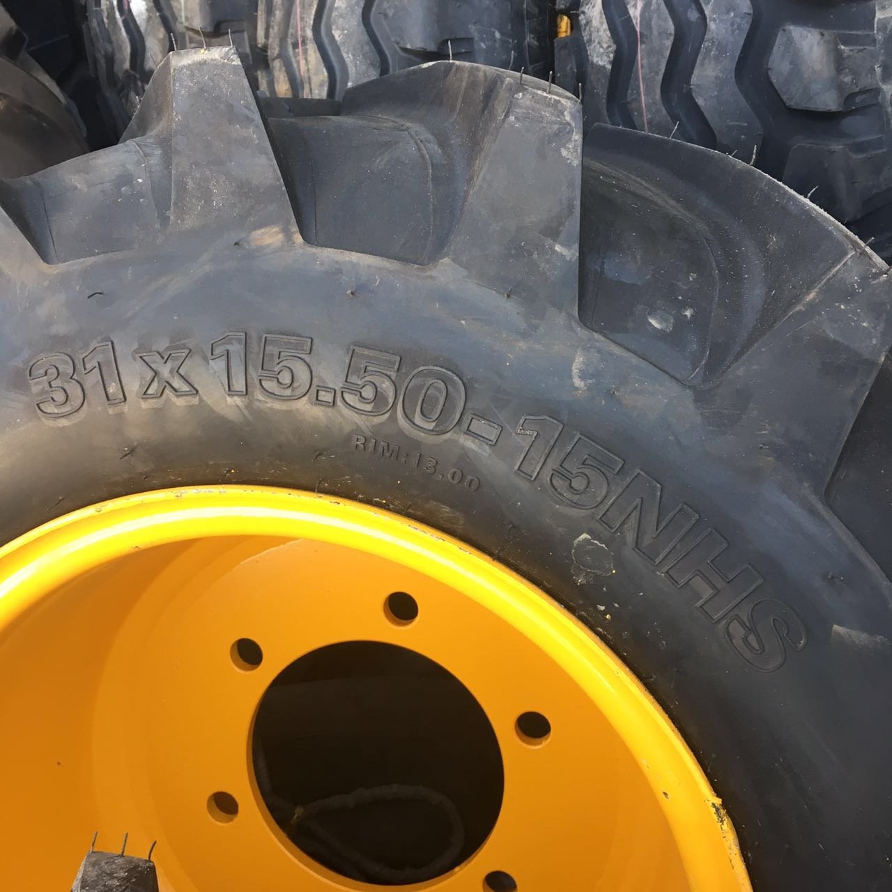 Made in China Turf Tire 31x15.50-15 Turf Tractor Tyres Tubeless Agriculture Tire 31*15.5-15