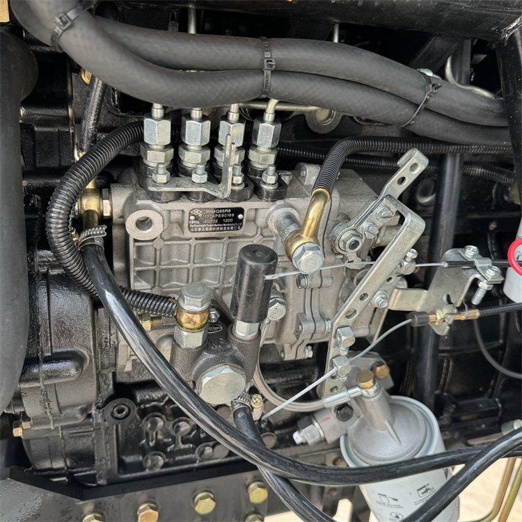 Factory Direct Sales of 50 Horsepower Wheeled Tractor with Cab Multifunctional Hydraulic Output Valve for Agricultural Machinery