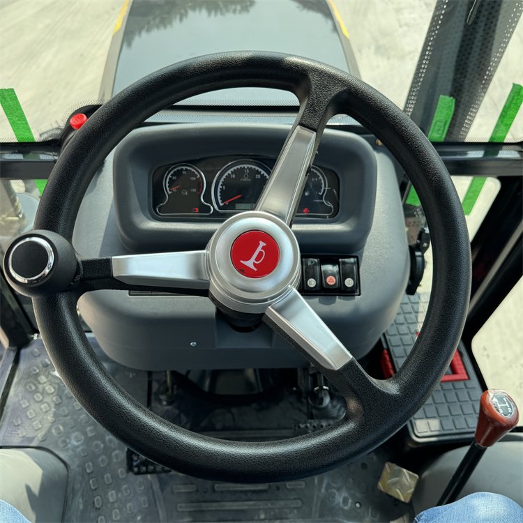 Factory Direct Sales of 50 Horsepower Wheeled Tractor with Cab Multifunctional Hydraulic Output Valve for Agricultural Machinery