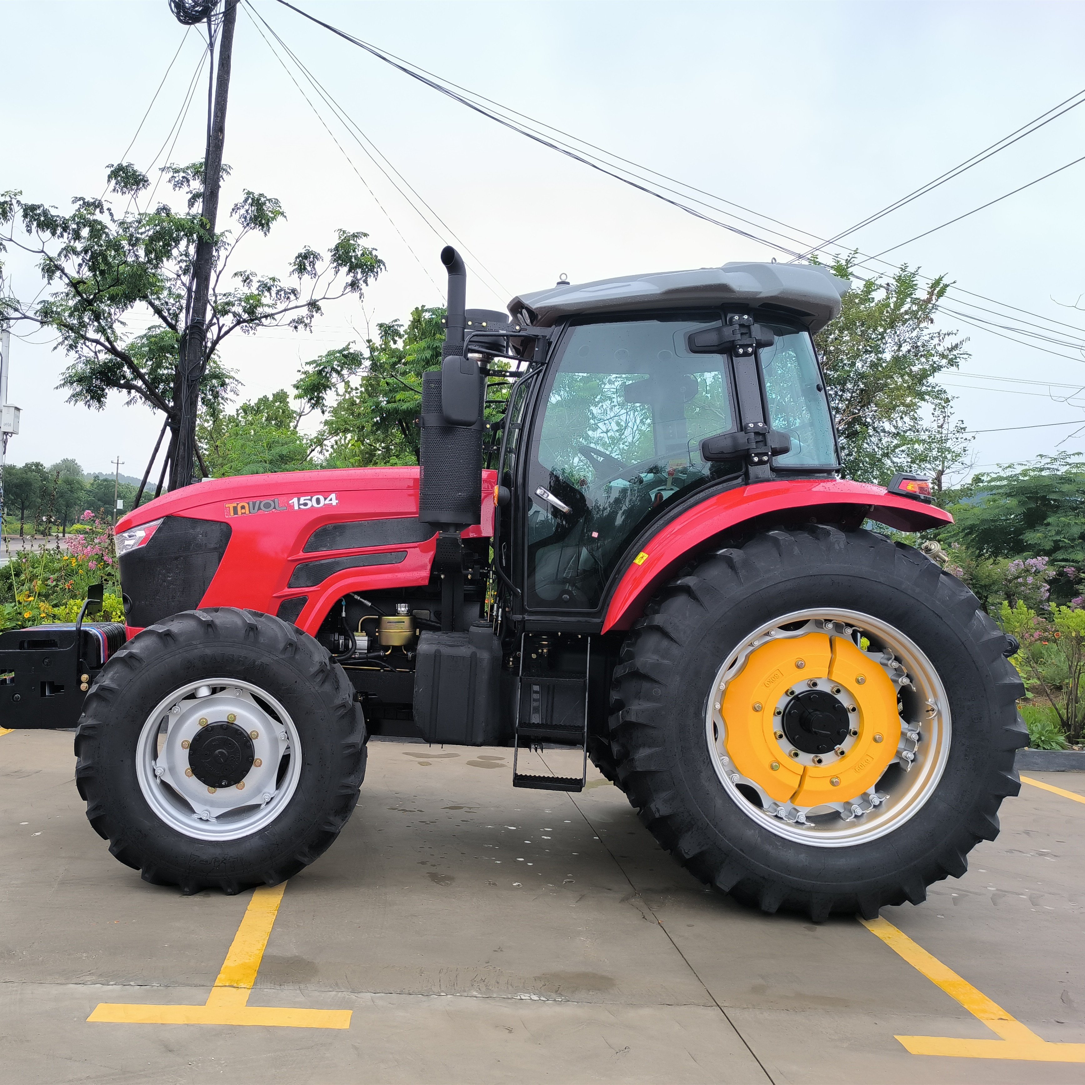 China Factory Supply 150HP-280HP 4*4 Drive Farm Tractor