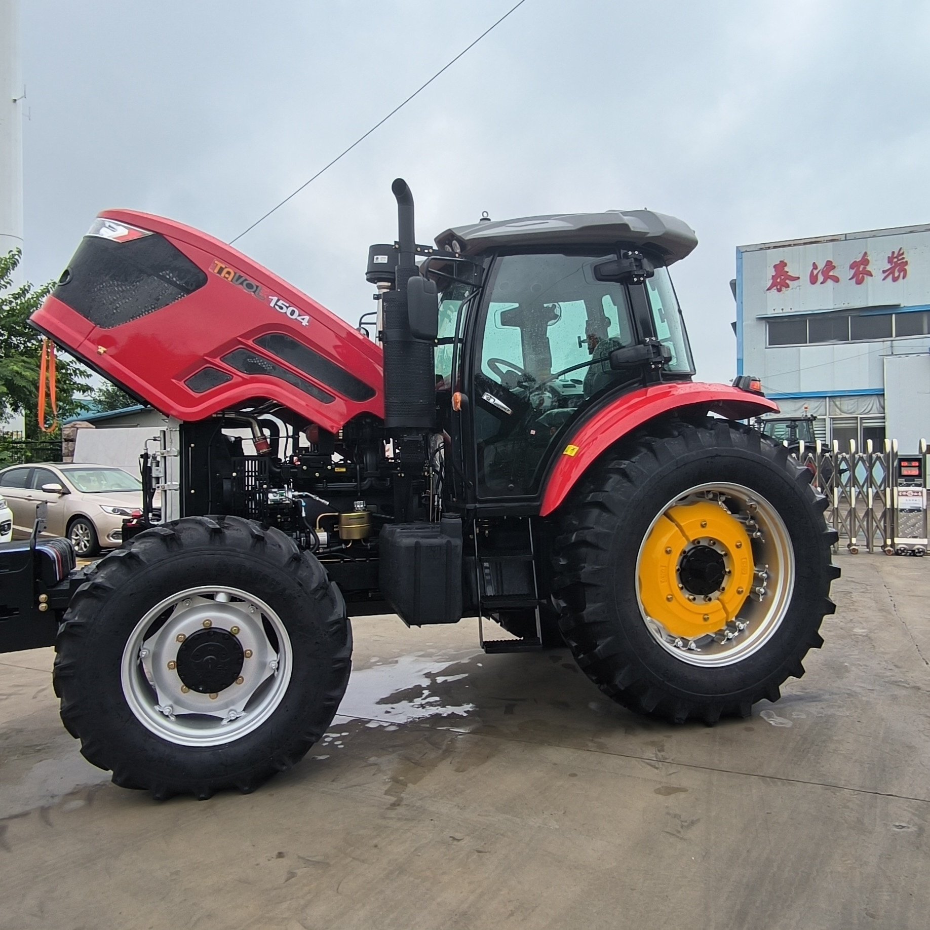 China Factory Supply 150HP-280HP 4*4 Drive Farm Tractor