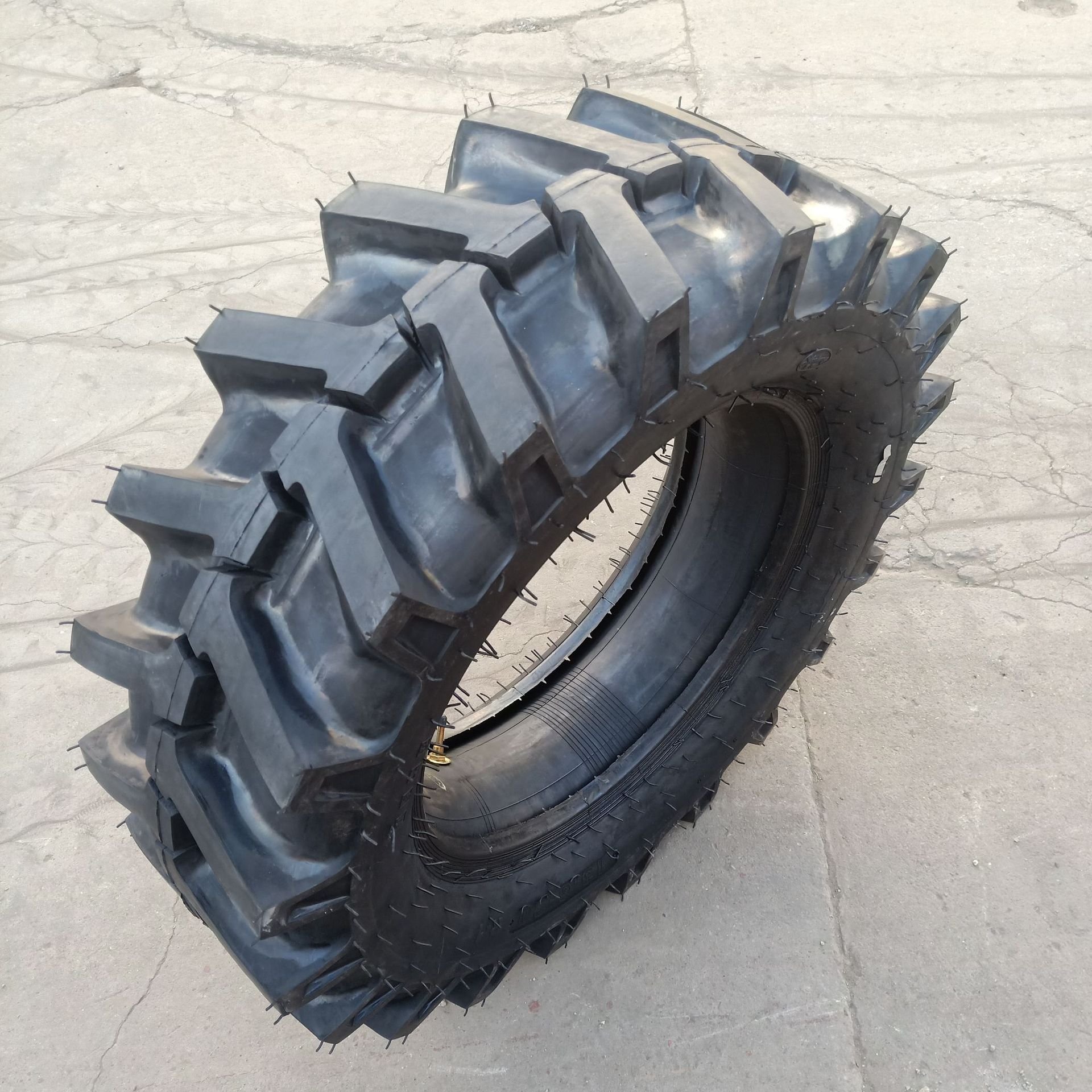 Manufacturer Supply Agricultural Tires 13.6-20 Tractor Tires Agricultural Tools Tires