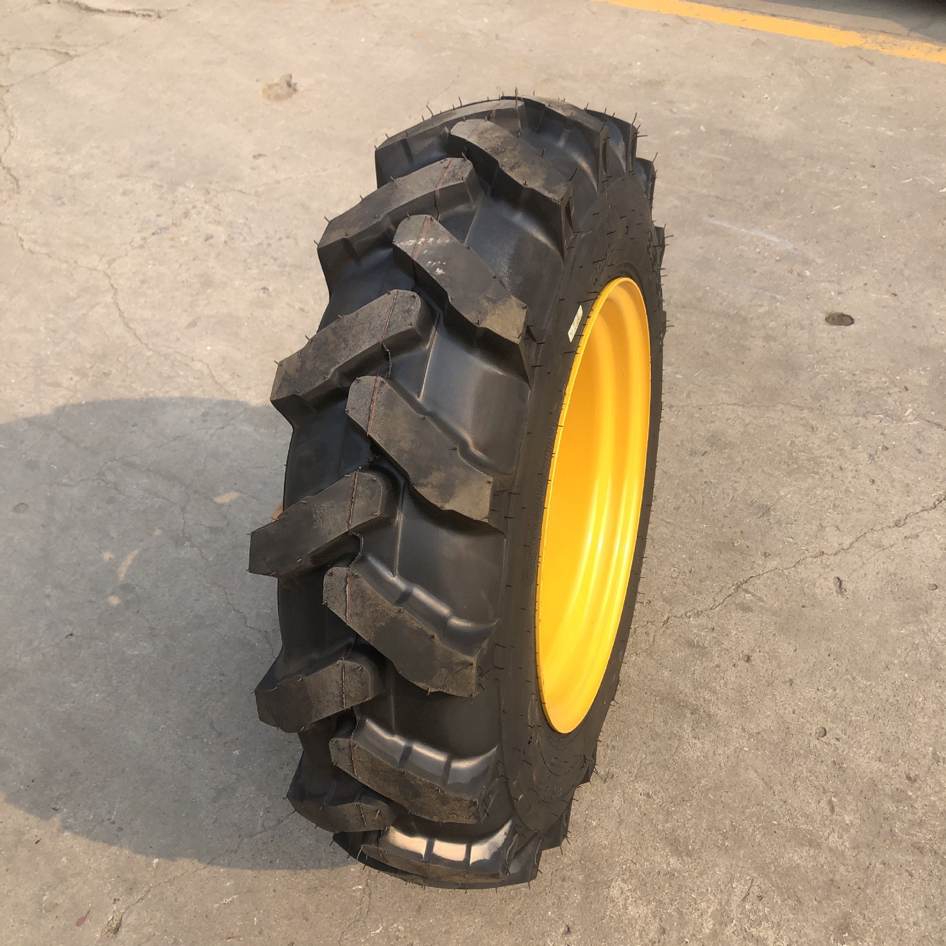 Manufacturer Supply Agricultural Tires 13.6-20 Tractor Tires Agricultural Tools Tires