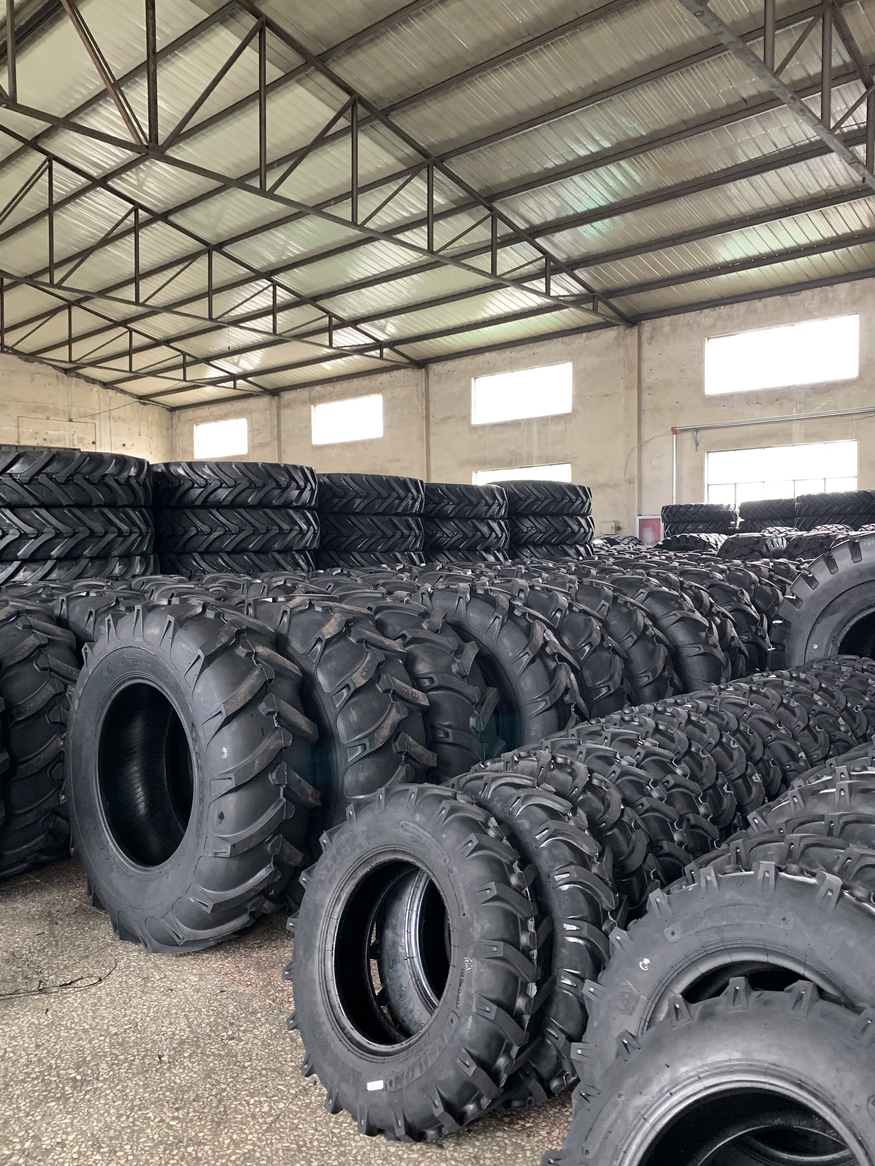 Agricultural Tractor Tire Bias Tyre R1 13.6-24 13.6-28 for All Farm Machinery