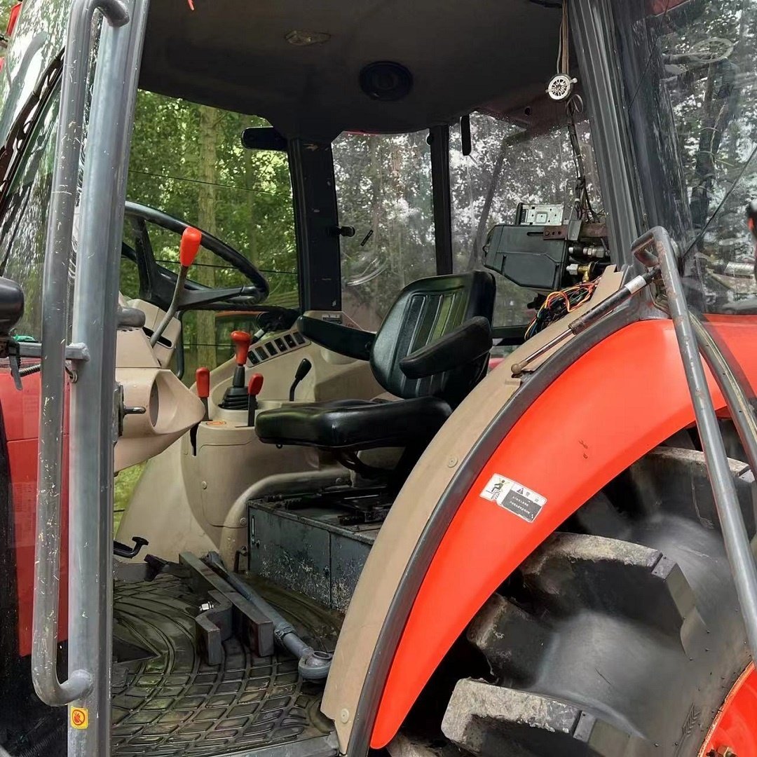 Second-hand Kubota M704 70HP Agricultural Tractor Farm Tractor with Cabin