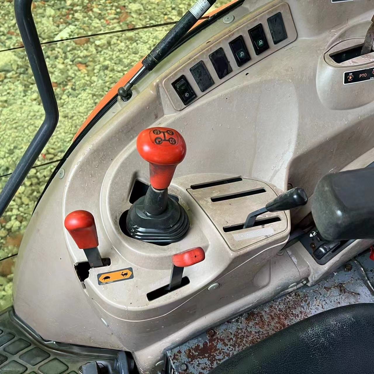 Second-hand Kubota M704 70HP Agricultural Tractor Farm Tractor with Cabin