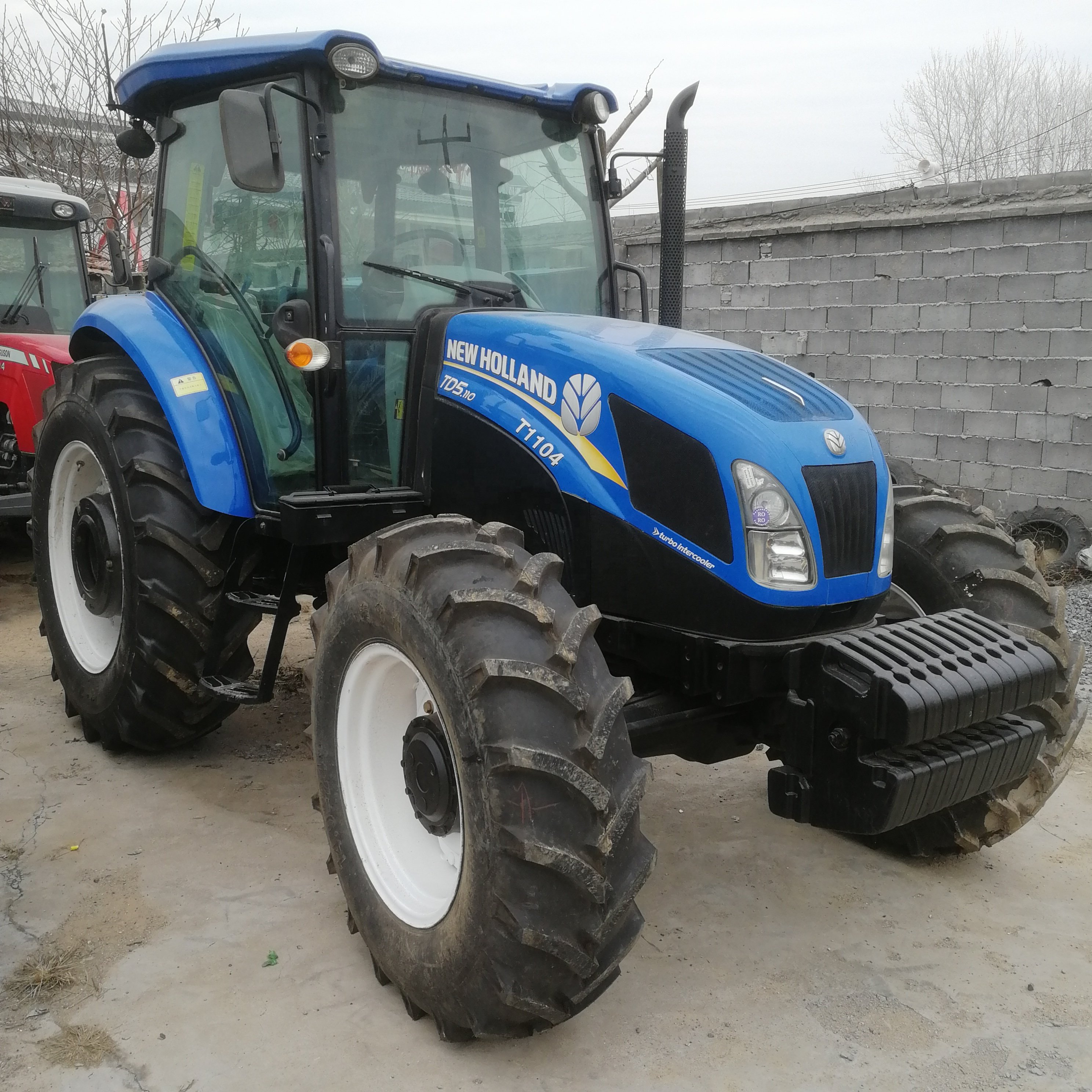 Used Tractors TD5 T1104 110HP 4WD Wheel Farm Orchard Compact Tractor Agricultural Machinery Massey Ferguson Tractor Spares