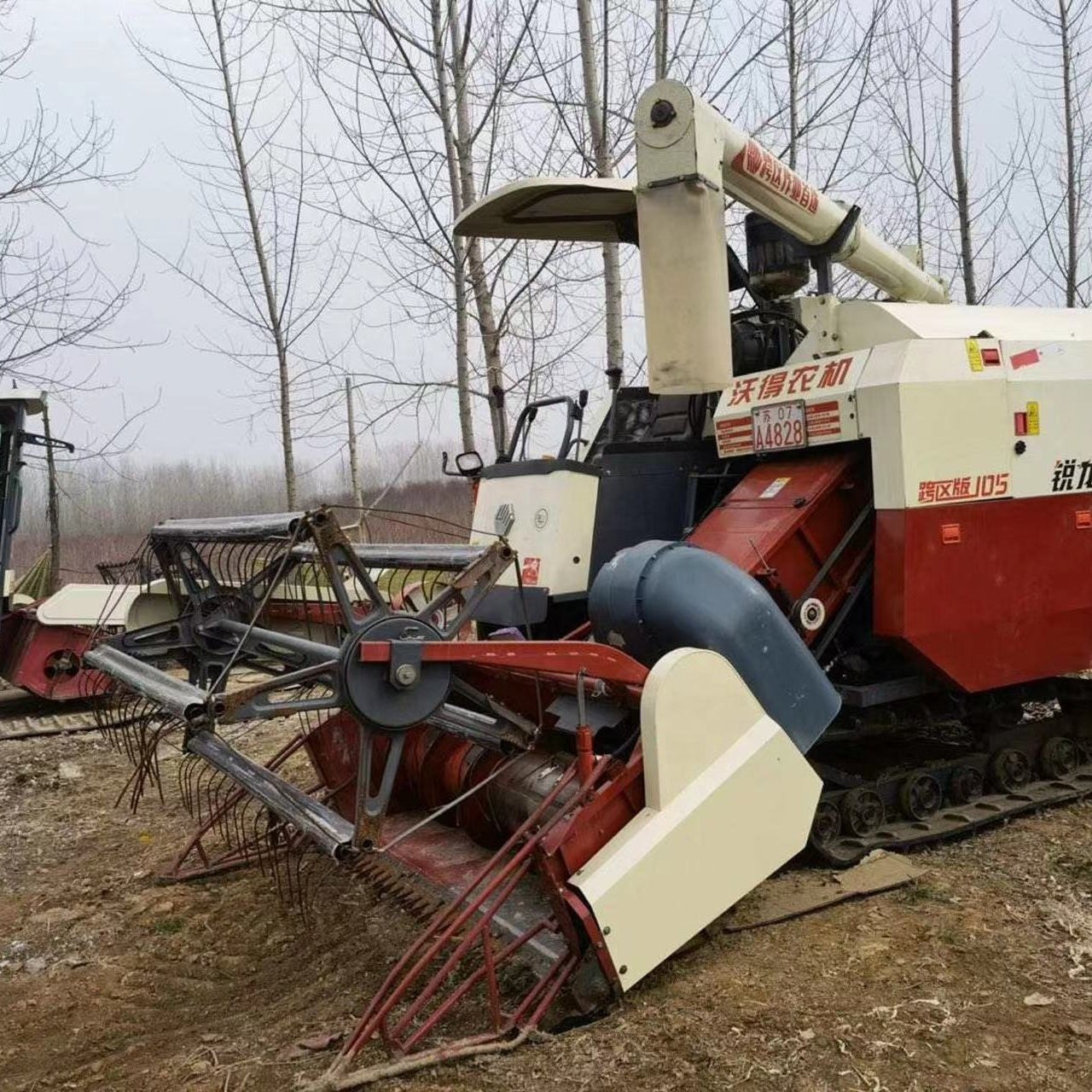 Fm World Combine Harvester Rice and Wheat Harvester for Sale 102 Hp World Harvester