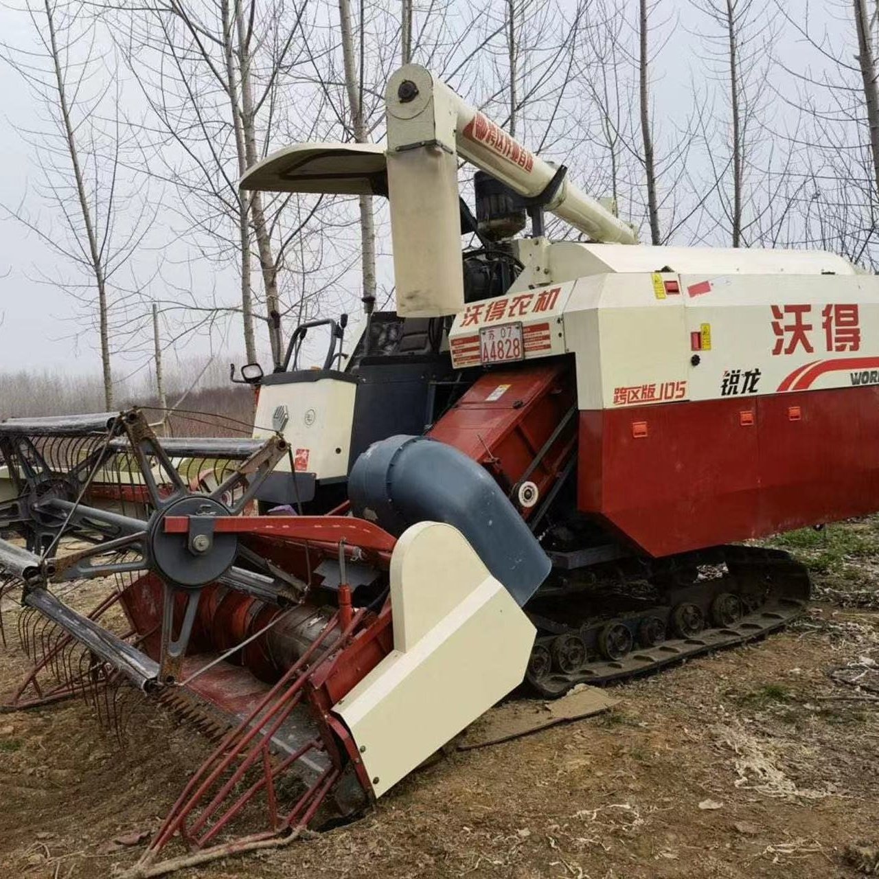 Fm World Combine Harvester Rice and Wheat Harvester for Sale 102 Hp World Harvester