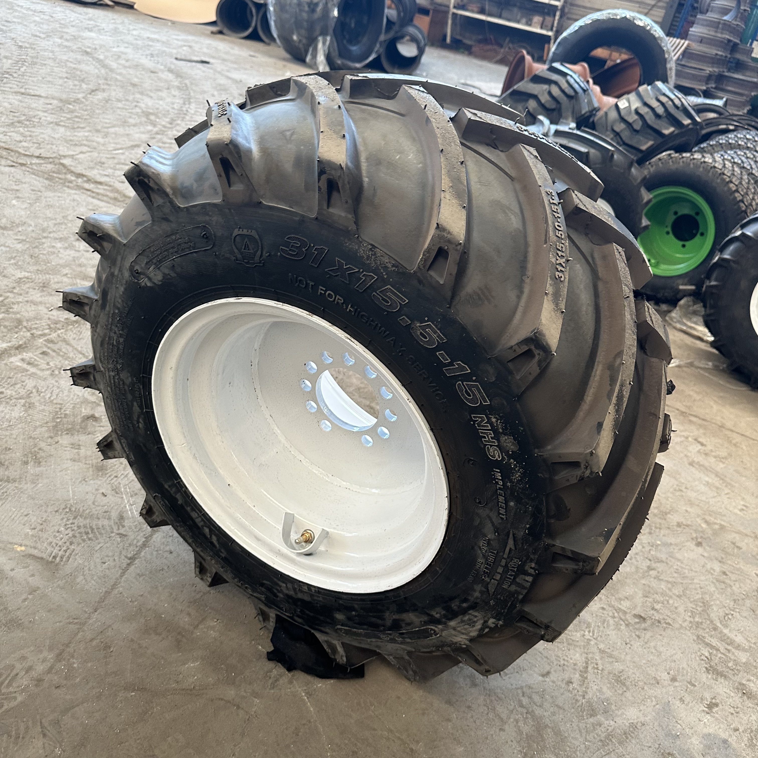 Agricultural Tractor Farm Tires 31x15.5-15 Rubber Wheel Implement Tyre with 13x15 Rims