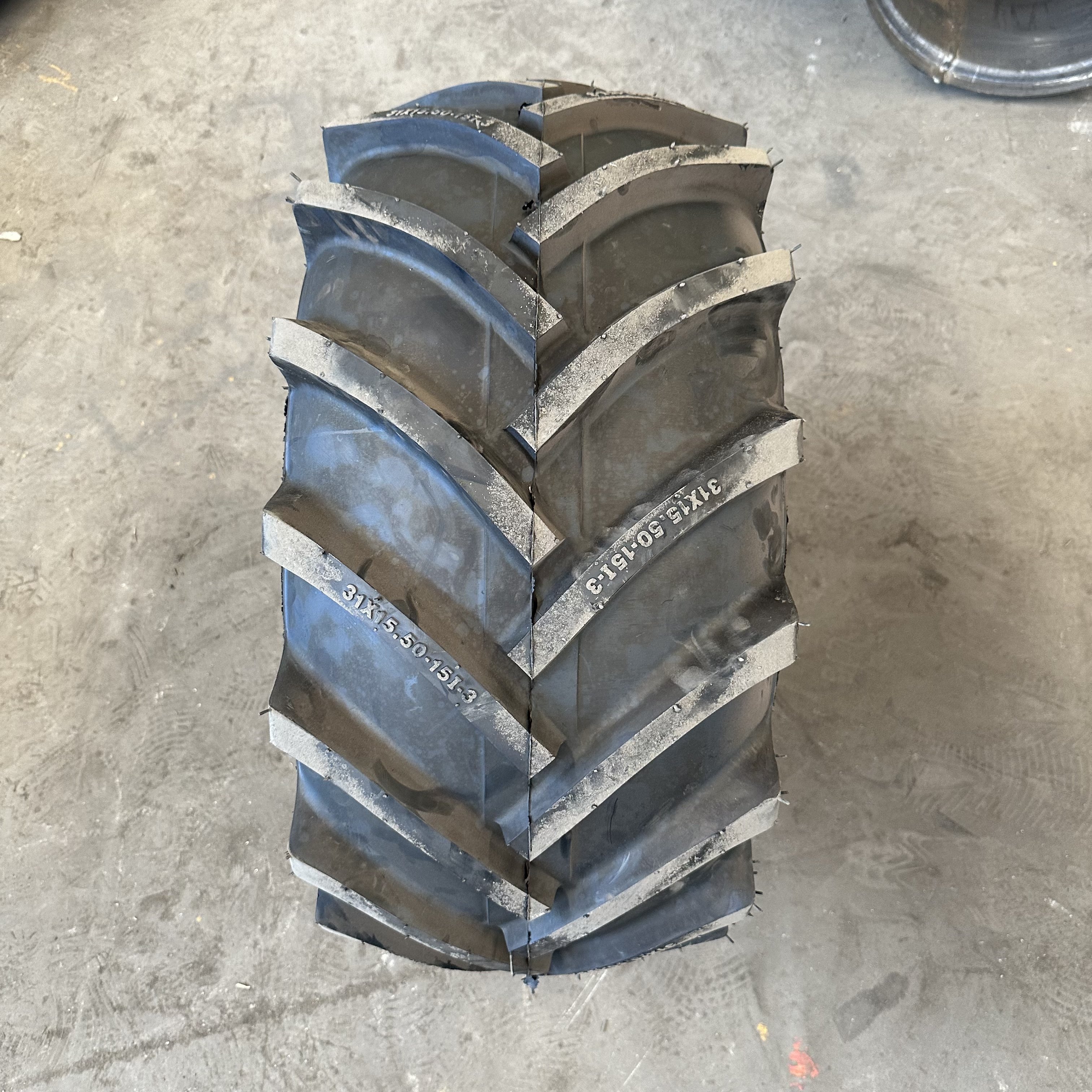 Agricultural Tractor Farm Tires 31x15.5-15 Rubber Wheel Implement Tyre with 13x15 Rims