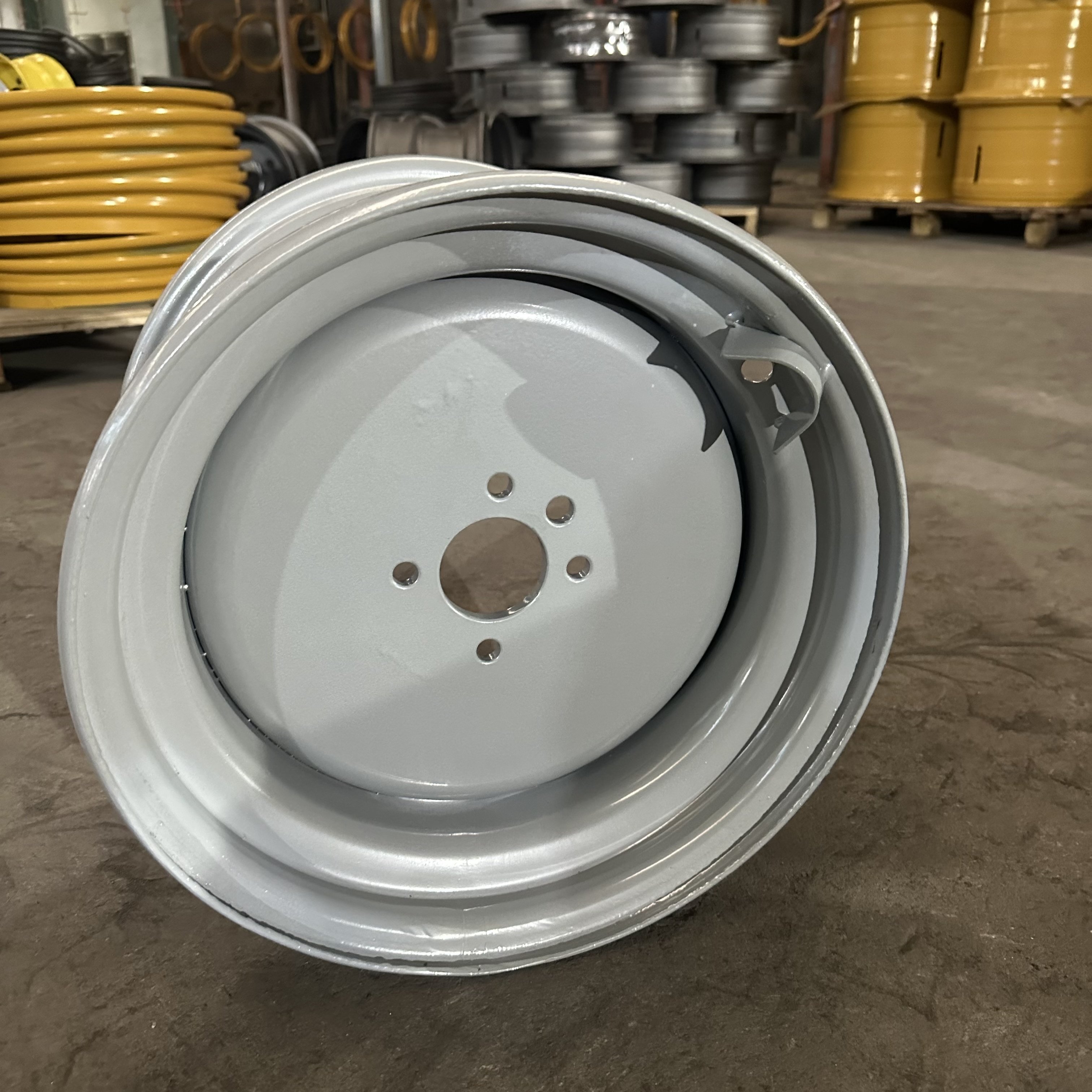 China Rim Manufacturer Customized 10x15 Inch 10J*15 Agricultural Tractor Wheel Rim for 31x13.5-15 12.5L-15 Tires