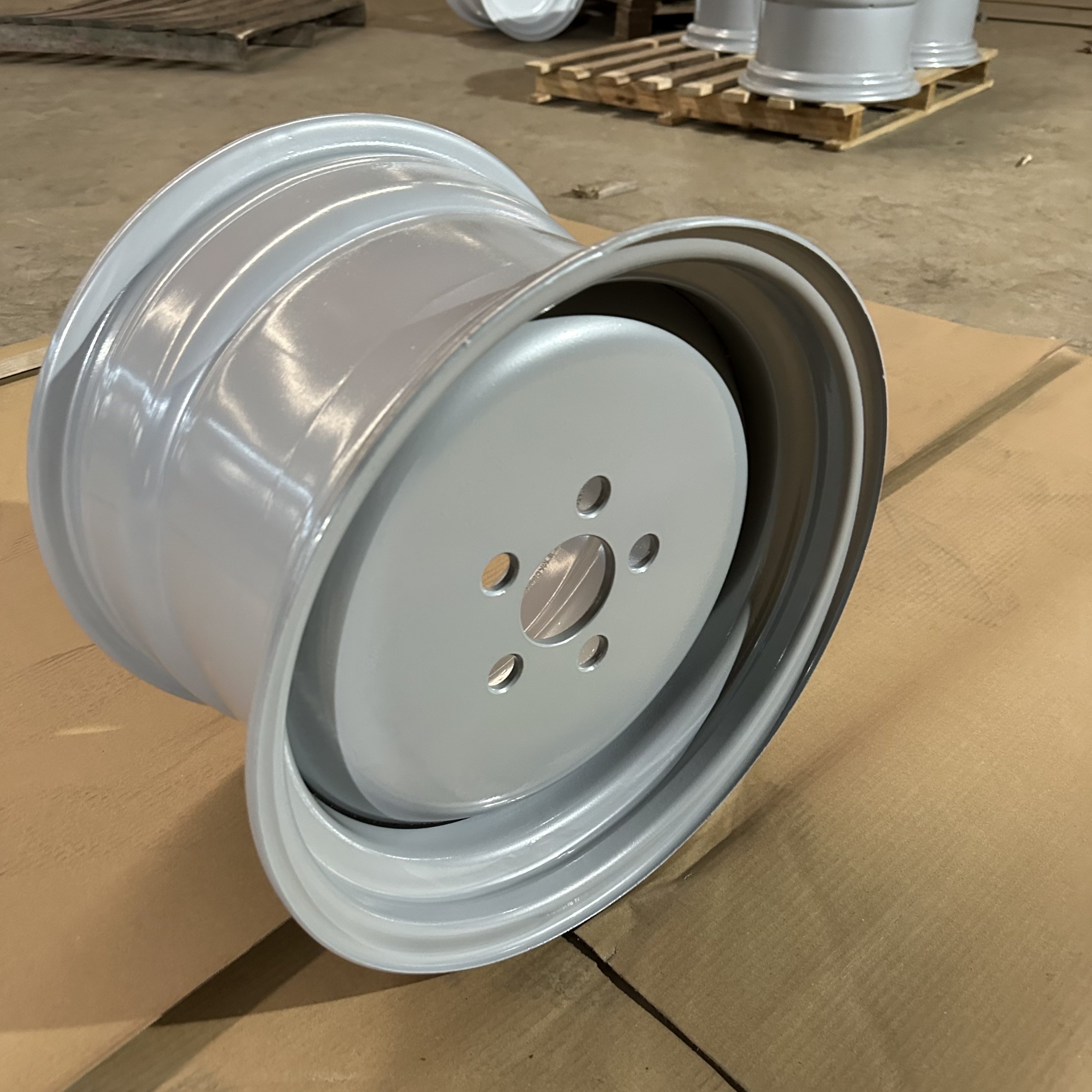 China Rim Manufacturer Customized 10x15 Inch 10J*15 Agricultural Tractor Wheel Rim for 31x13.5-15 12.5L-15 Tires