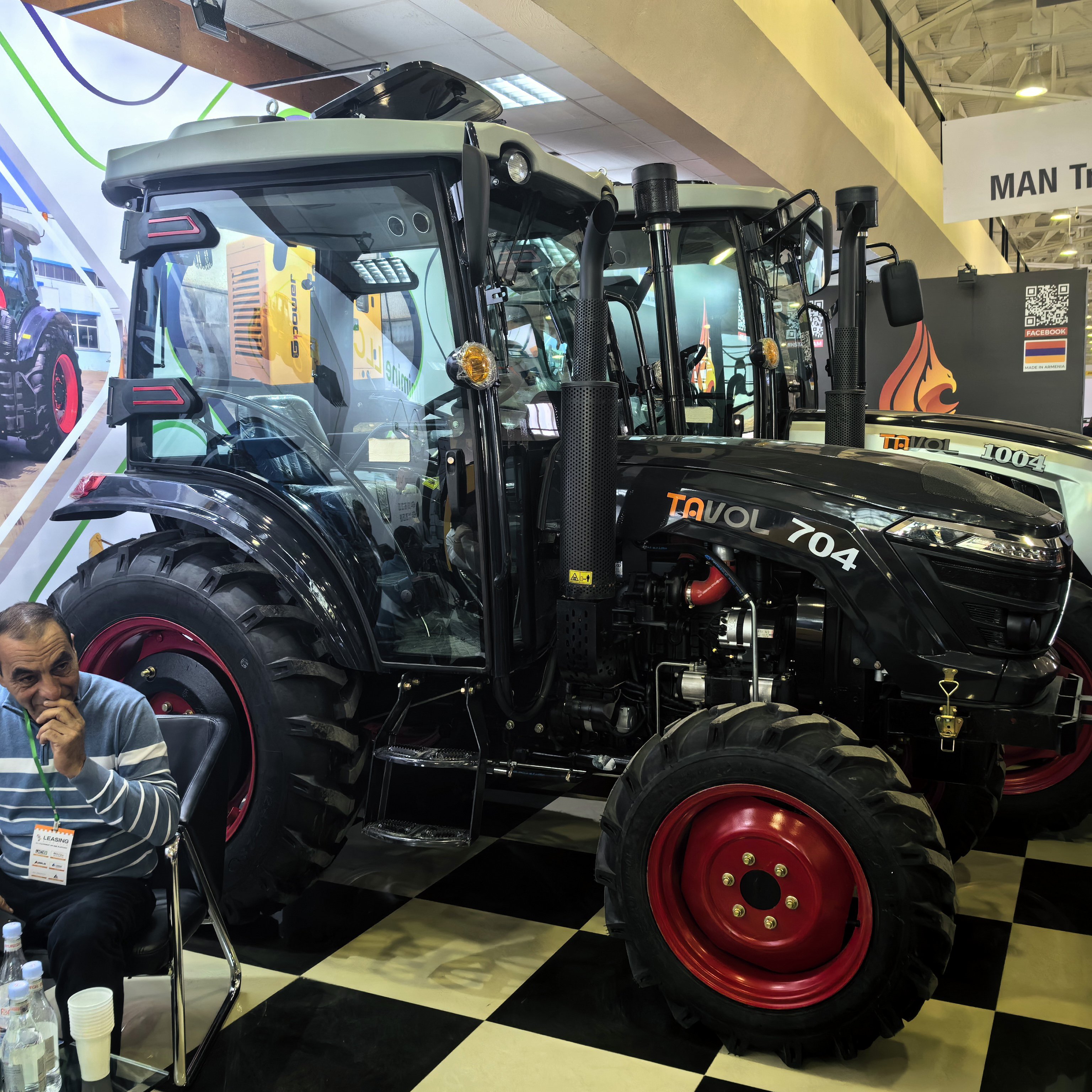 Hot Sale Small Mini Traktor 60hp 70hp Black Color Farming Tractor Agriculture Tractor Sales in Armenia