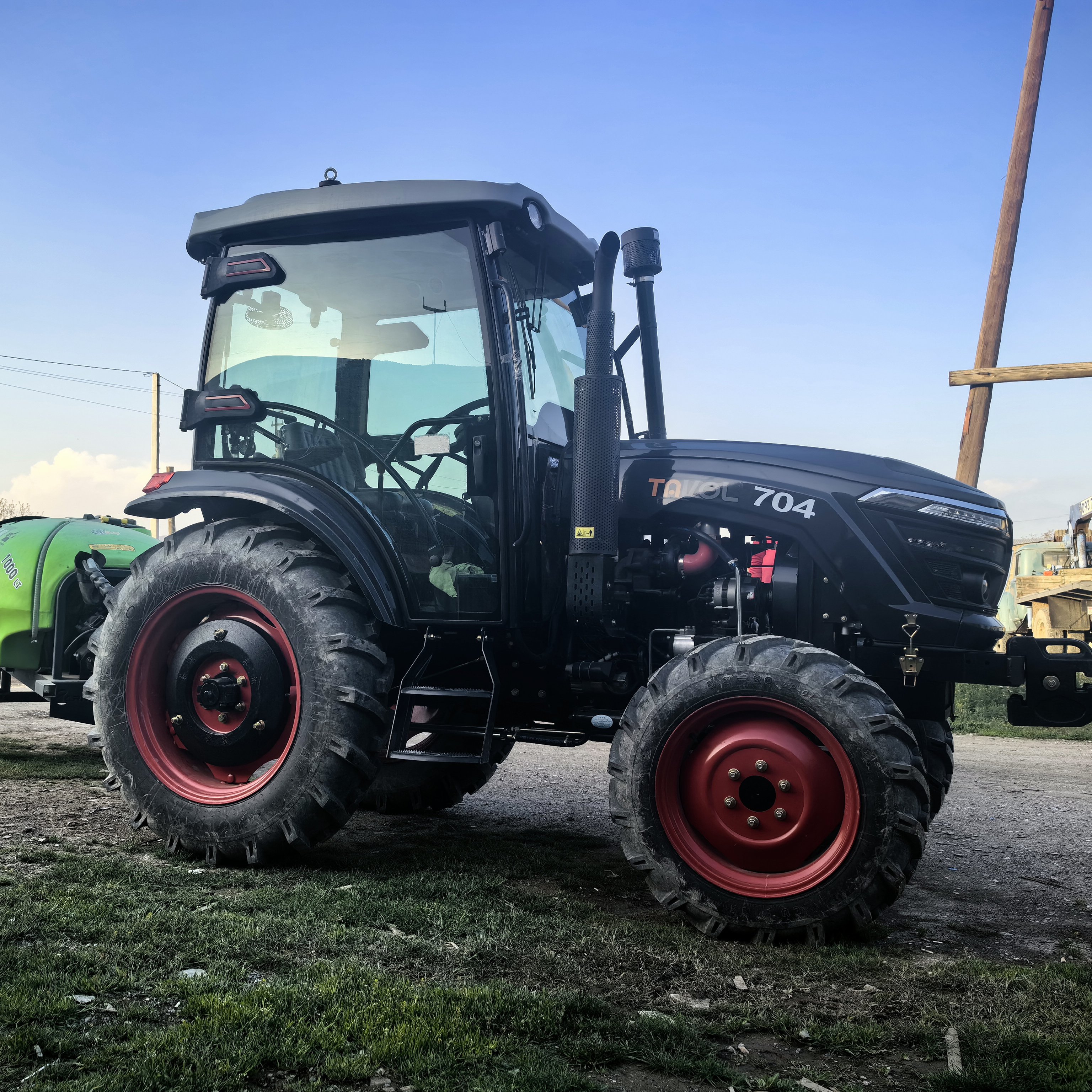 Hot Sale Small Mini Traktor 60hp 70hp Black Color Farming Tractor Agriculture Tractor Sales in Armenia