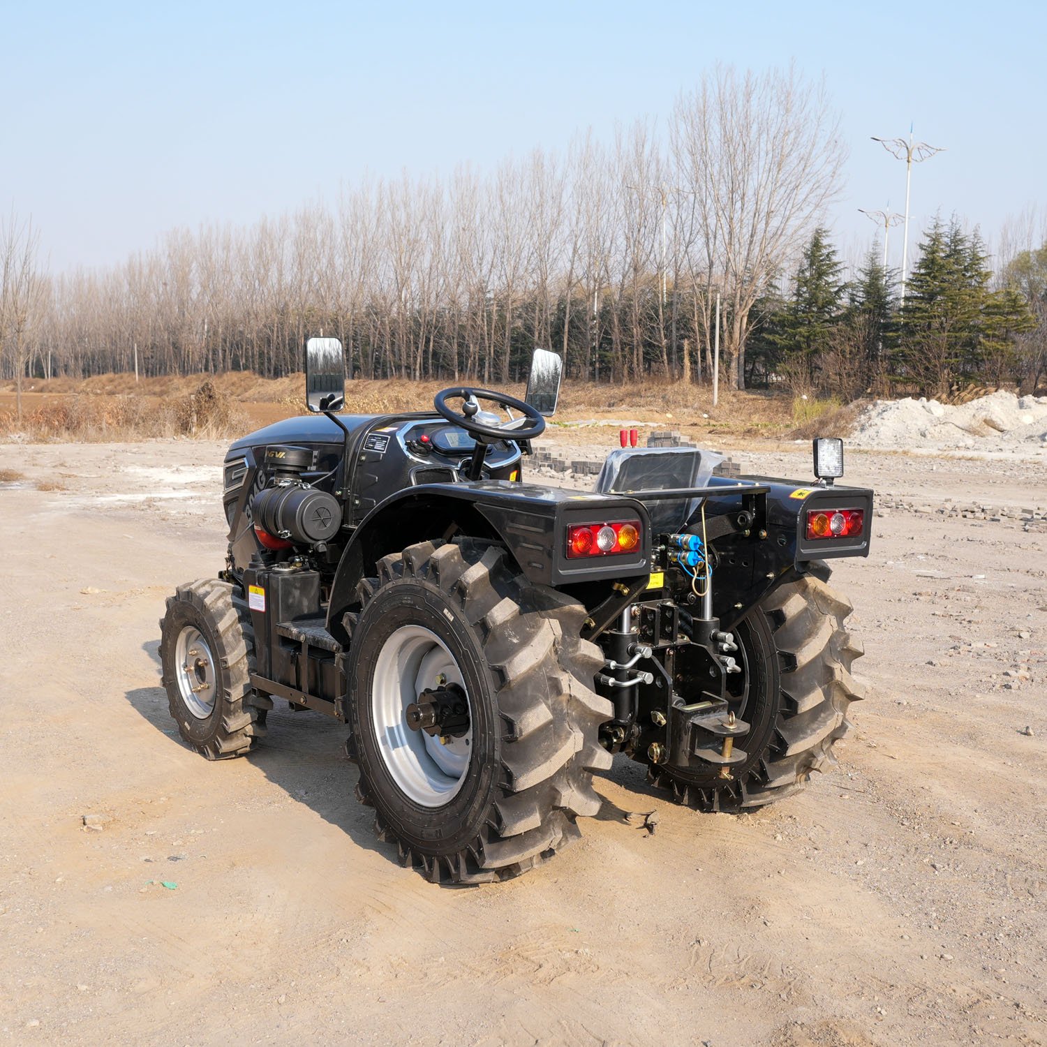 LKK- Narrow Chassis Agricultural Tractors 4*4 For vineyard orchards With Accessories Adaptable to cold or heat
