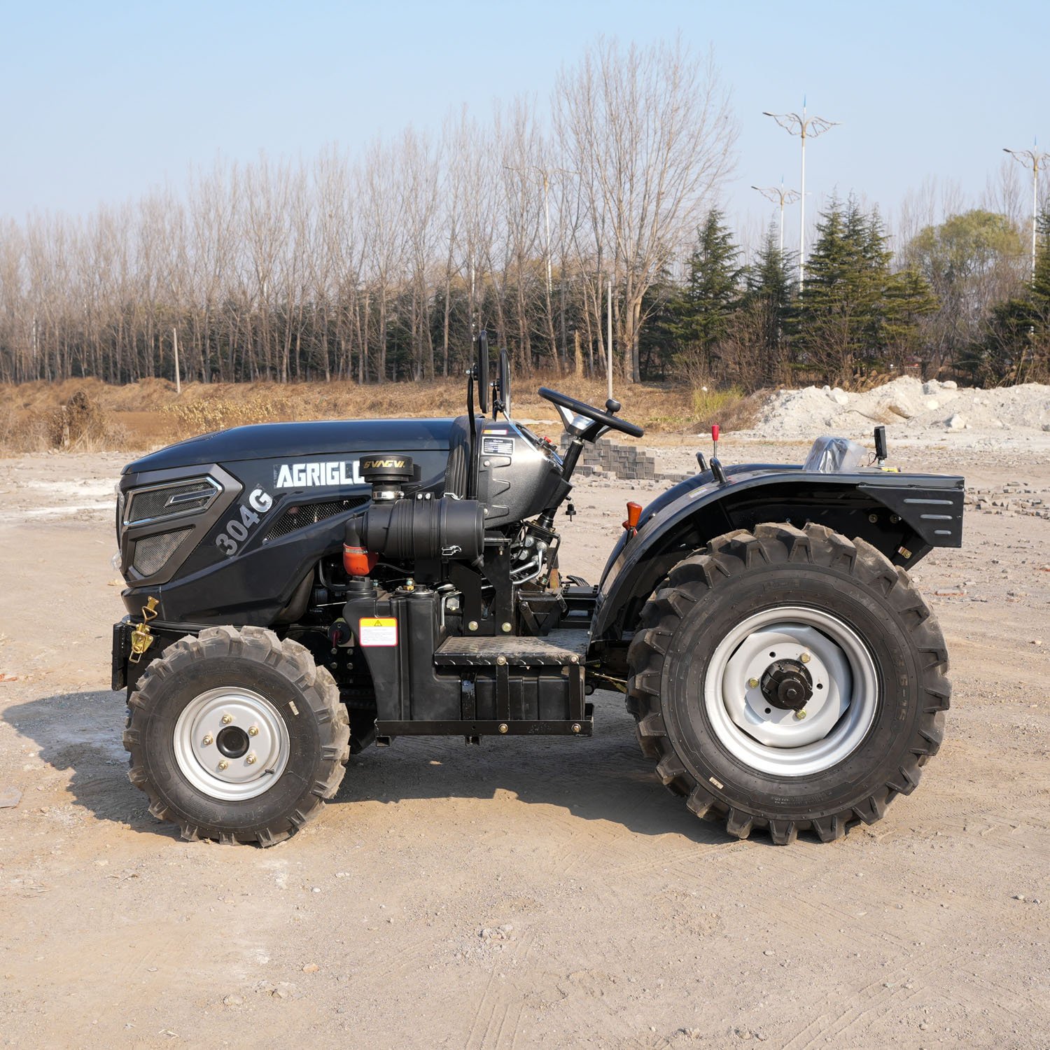 LKK- Narrow Chassis Agricultural Tractors 4*4 For vineyard orchards With Accessories Adaptable to cold or heat