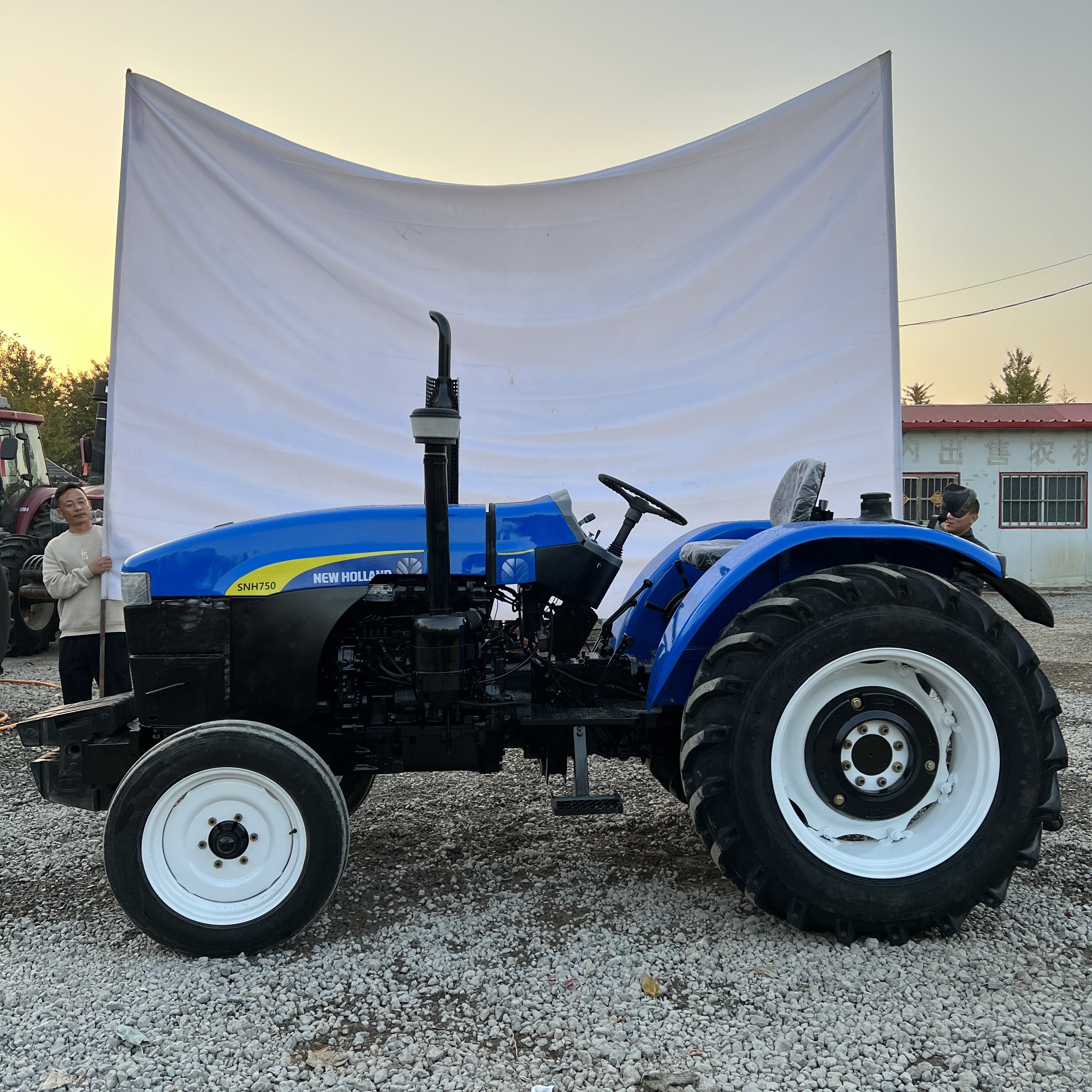 Newly Product Used Tractor NWE HOLLAND SNH750 70HP/75HP/80HP 2WD Farm Tractor Agricultural Tractor