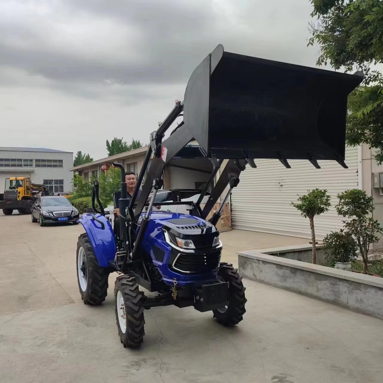 FUKAI 4X4 Wheel 4WD 85hp 90hp 100hp 120hp Tractor Front Loader Farm Garden Tractor With/without Cabin