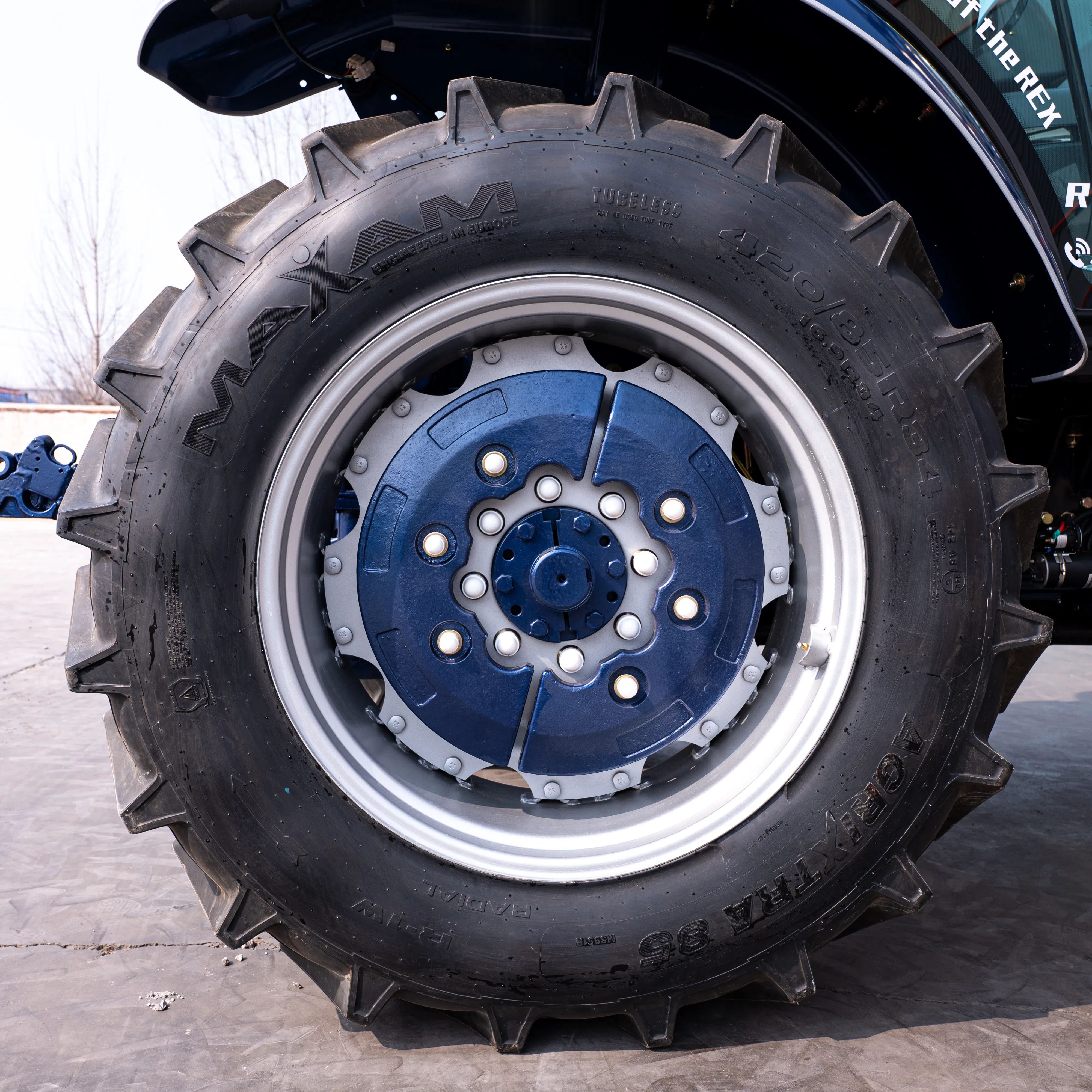 Multifunctional 4X4 Wheel 4WD Farm Tractor with 160hp Front Loader Optional Parts Including Engine Motor Gearbox