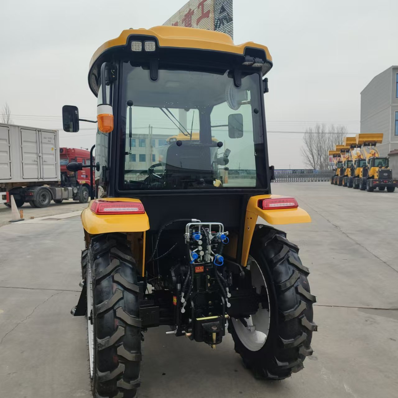 China Agriculture 70hp Tractors 4x4 704 Front Loader Farm Garden Tractor with Glasher/ Grass Mower