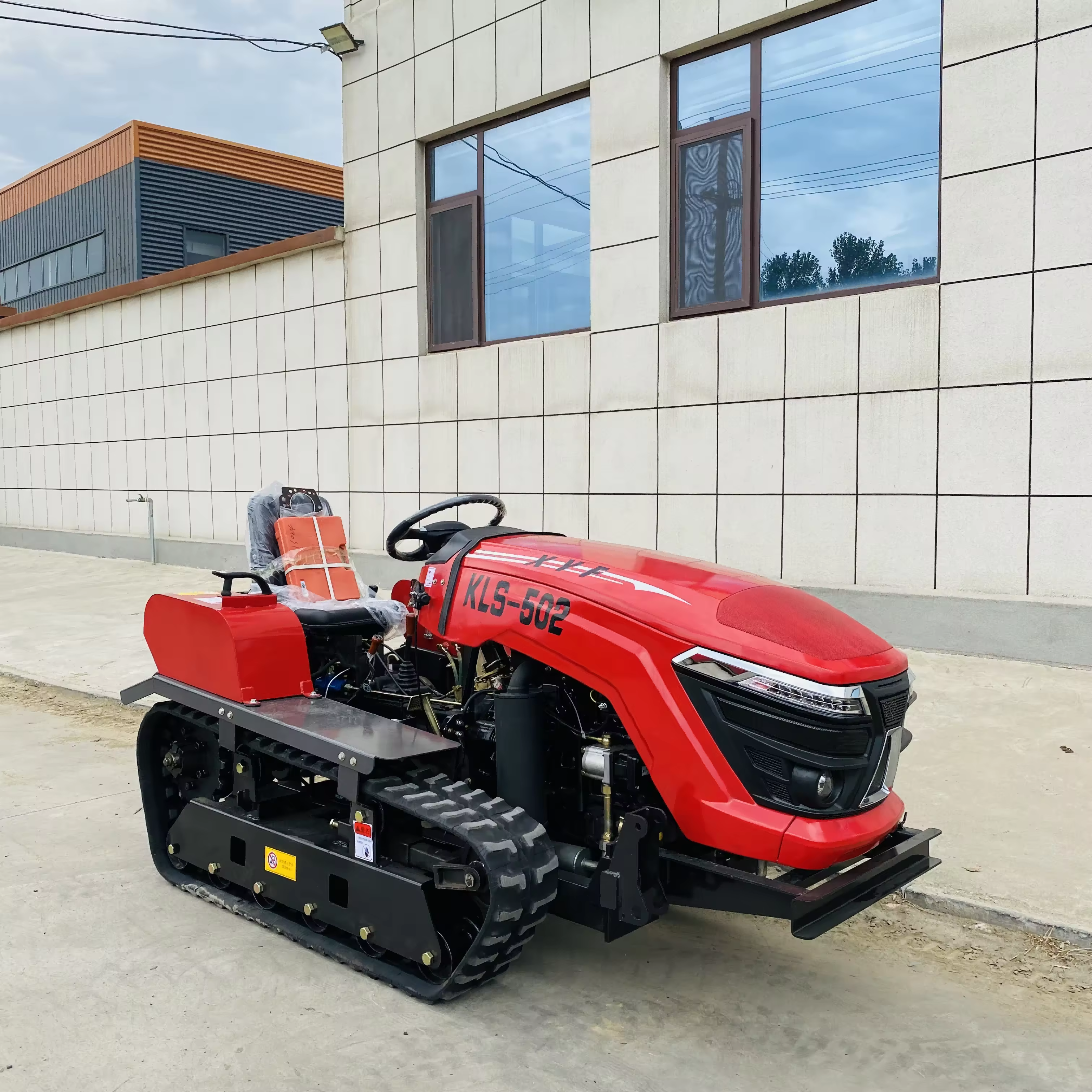 China Multifunction Mini Crawler Tractor Farm Used Fast Delivery Hot Sale Agriculture Crawler Tractor With Attachment