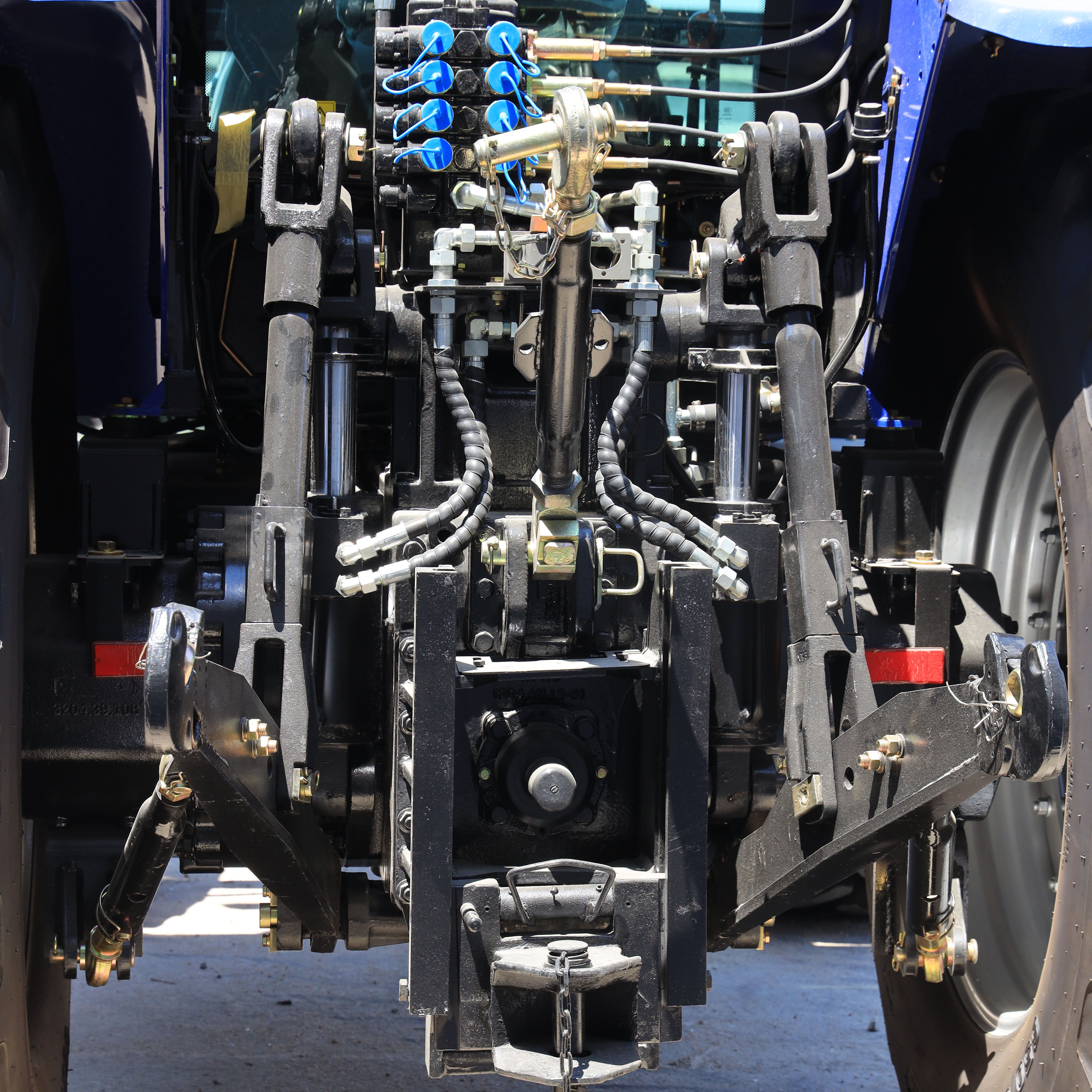 Compact 4wd diesel Tractor 4x4 240hp 8+8 Gears Hydraulic Output Farm 240hp Tractor Agricultural Machine