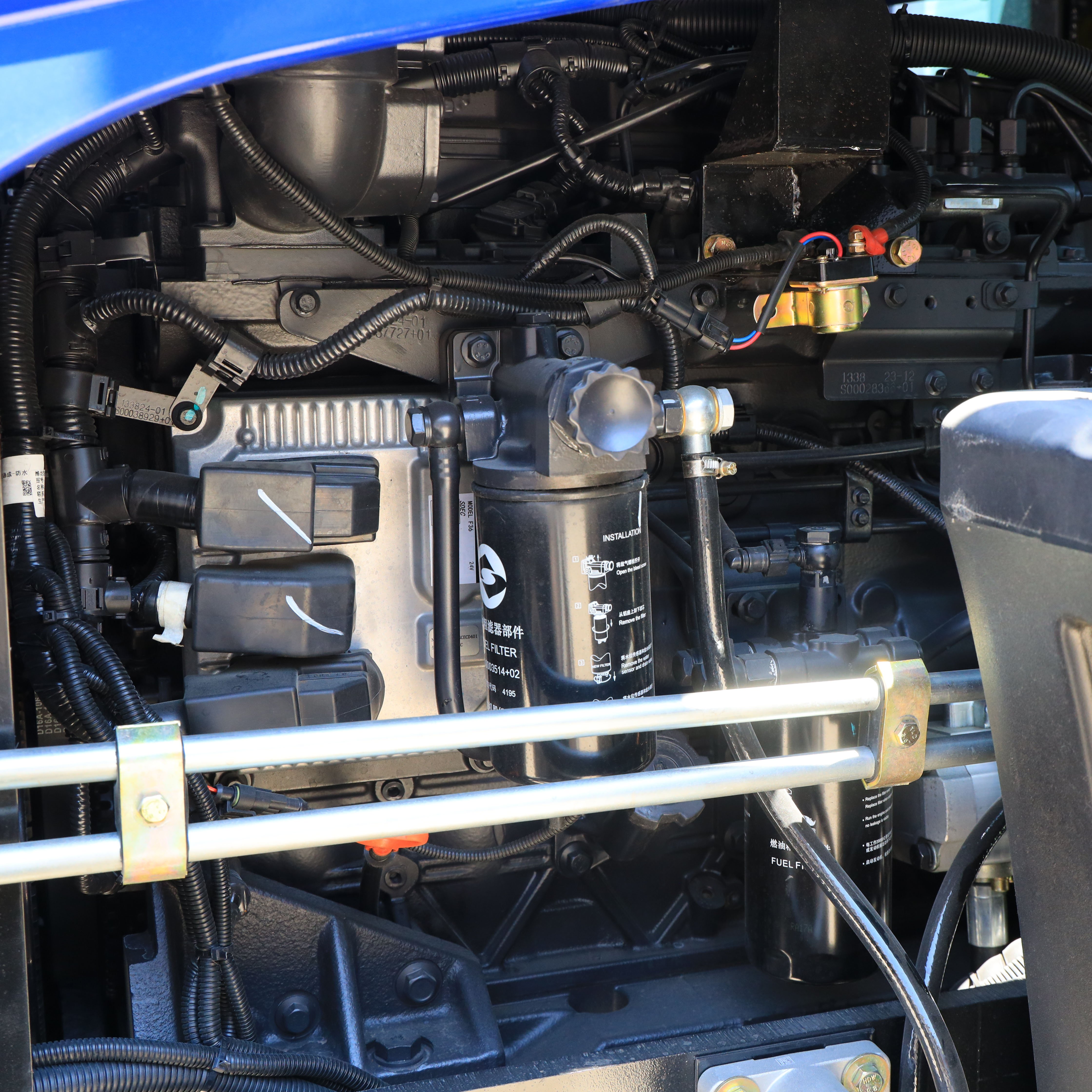 Compact 4wd diesel Tractor 4x4 240hp 8+8 Gears Hydraulic Output Farm 240hp Tractor Agricultural Machine