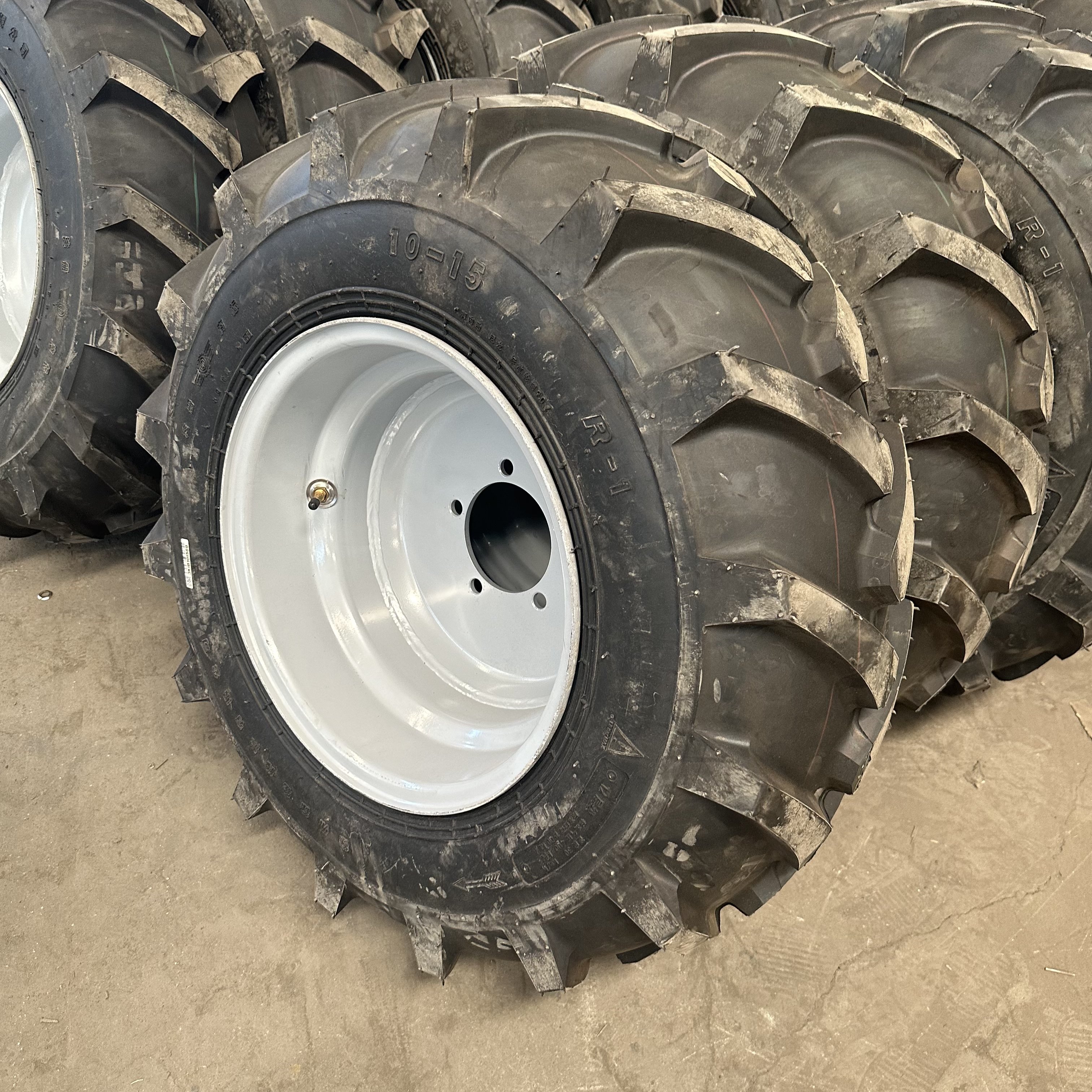 Agricultural Machinery Tractor Tyre 10-15 Tractor Tires with R-1 Pattern